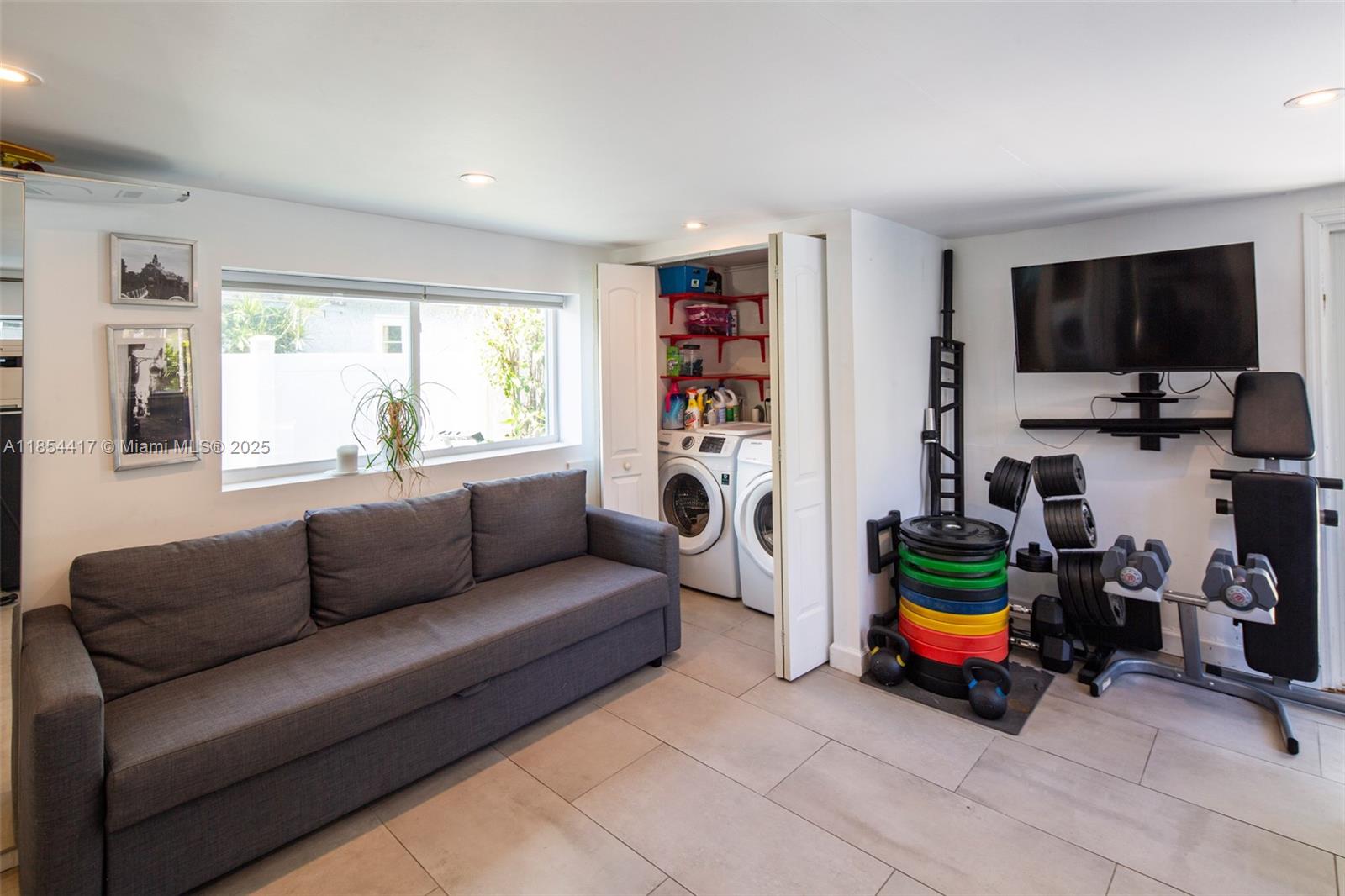 HOLLYWOOD LAKES SECTION - Residential