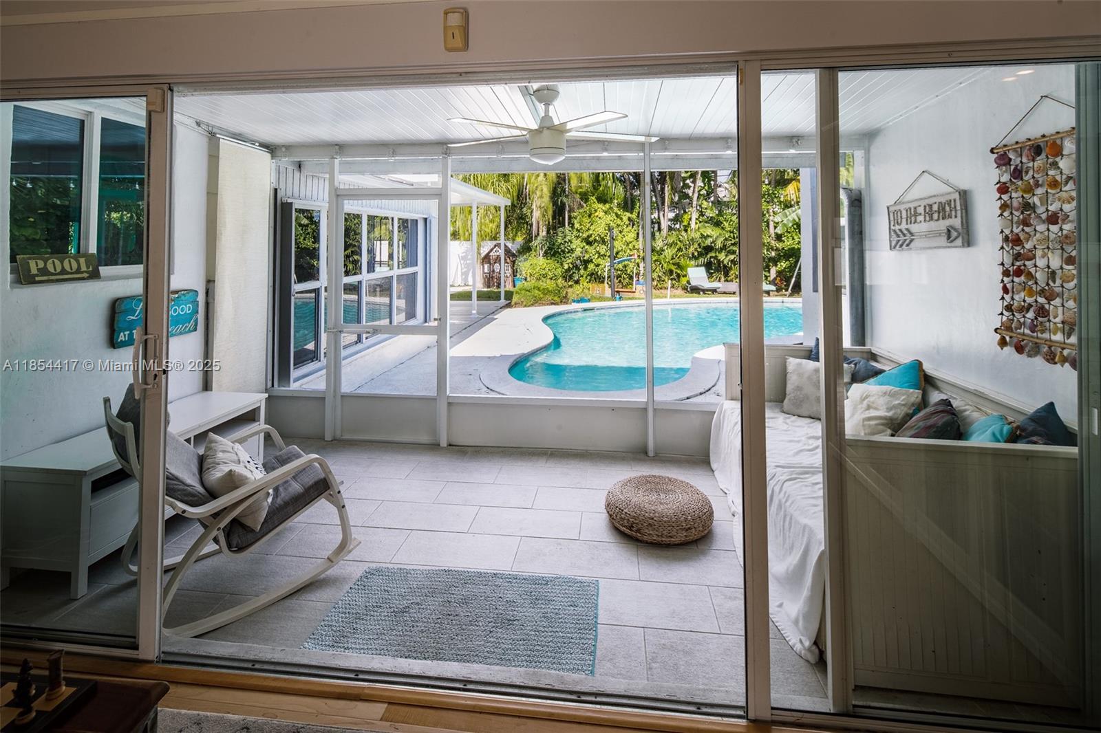 HOLLYWOOD LAKES SECTION - Residential