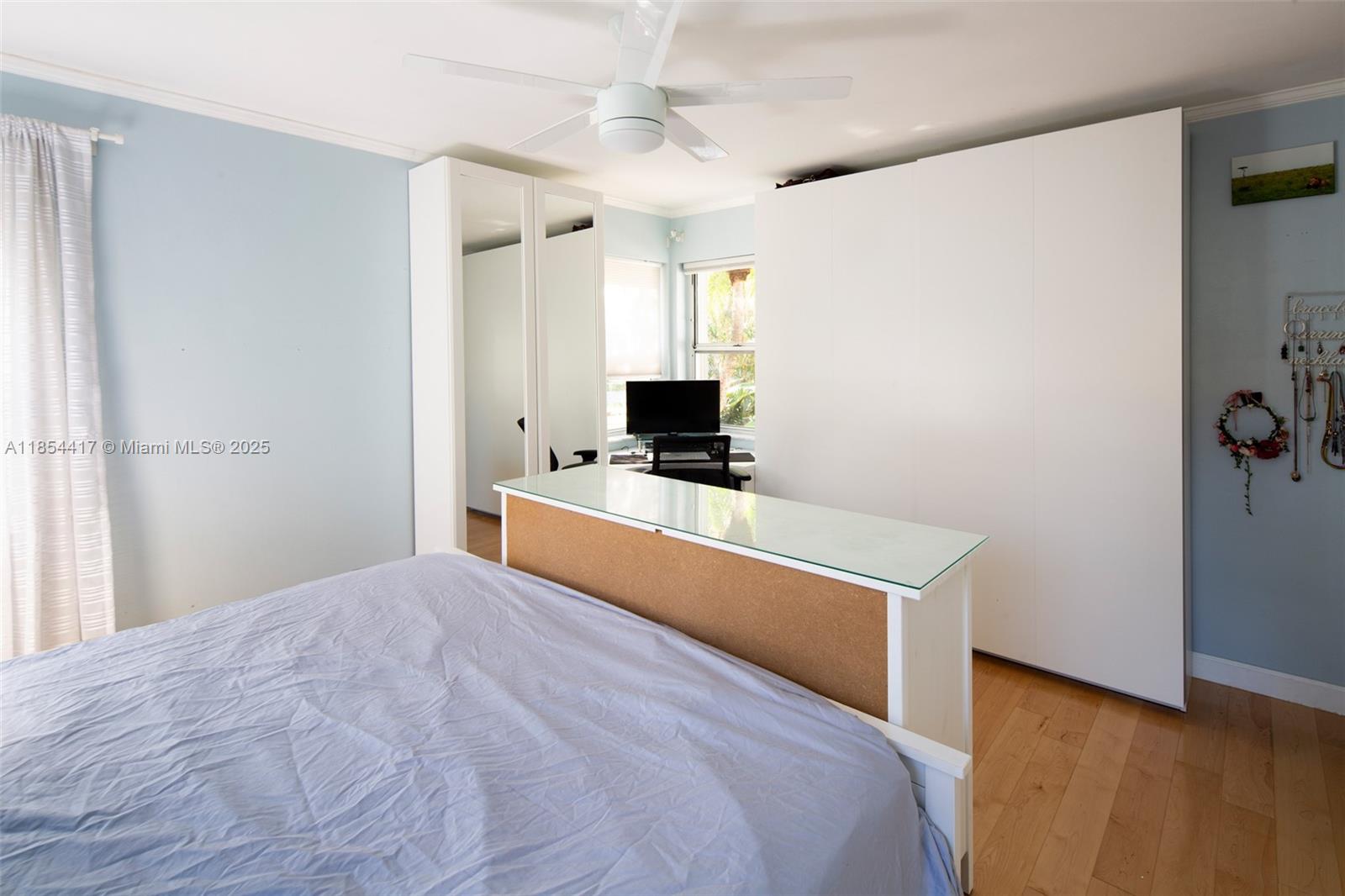 HOLLYWOOD LAKES SECTION - Residential