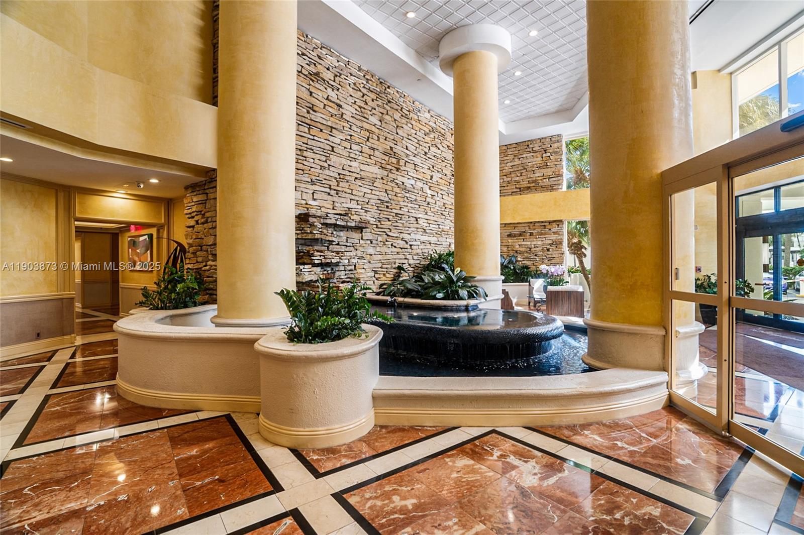 HAMPTONS WEST CONDO - Residential