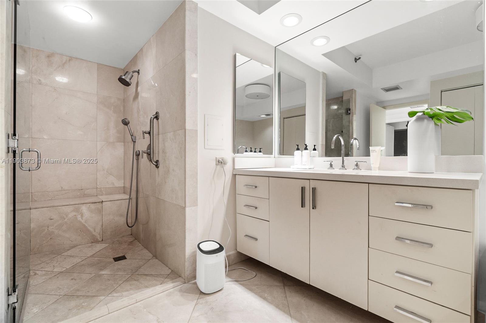 HAMPTONS WEST CONDO - Residential