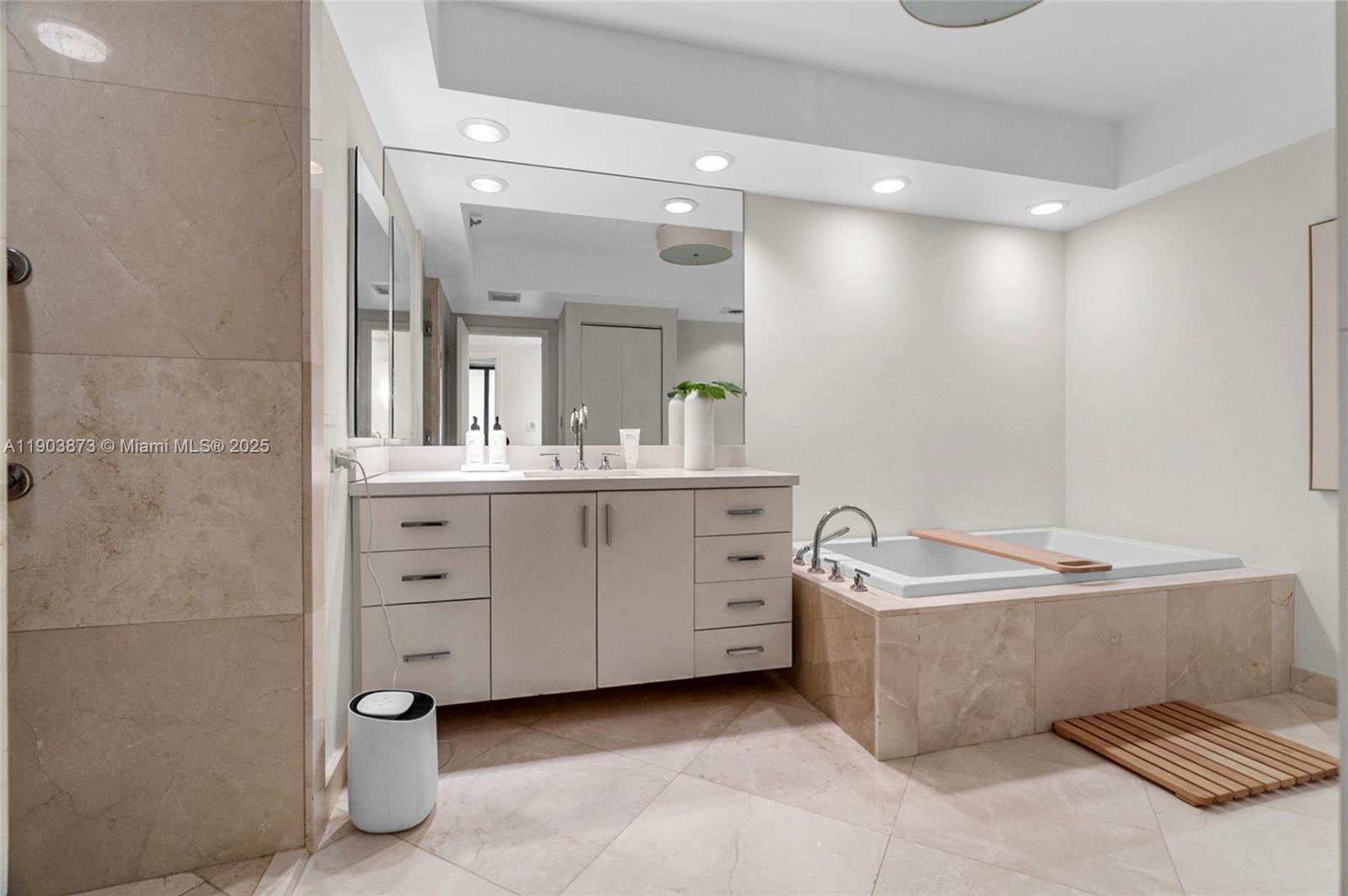 HAMPTONS WEST CONDO - Residential