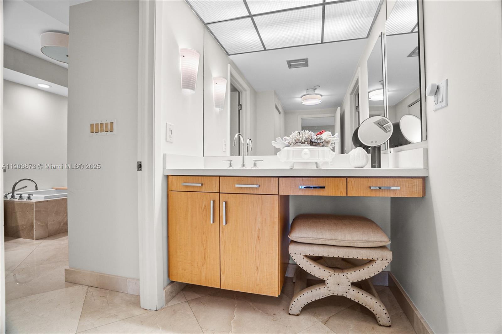 HAMPTONS WEST CONDO - Residential