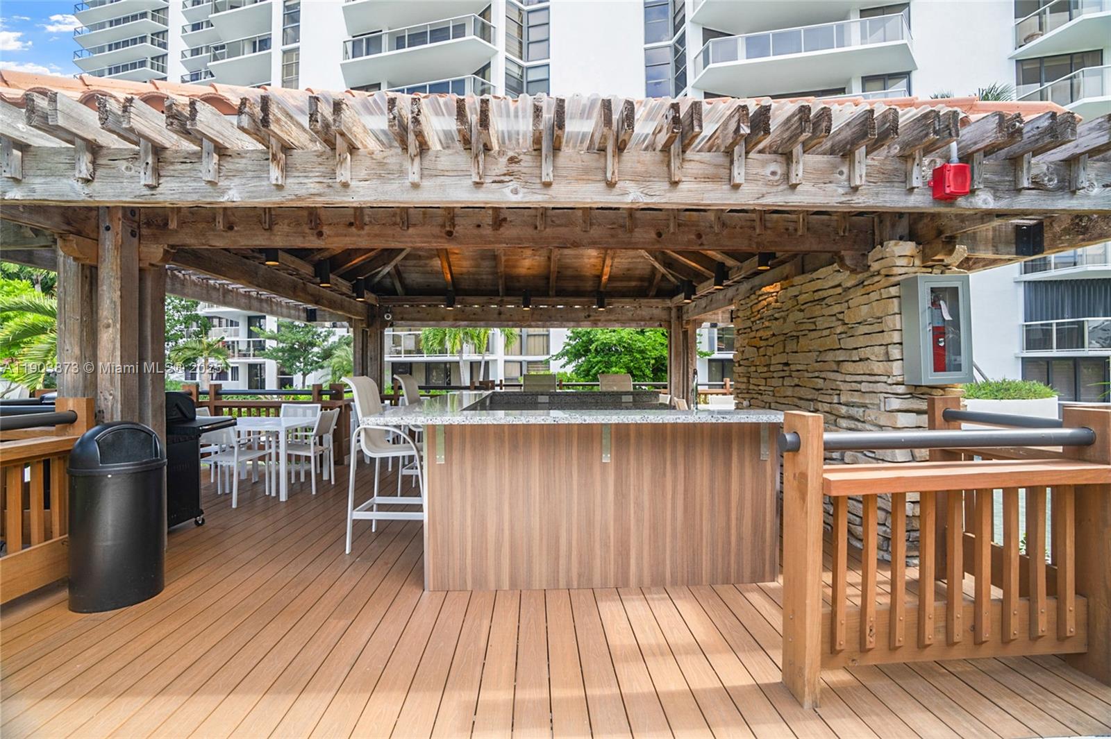 HAMPTONS WEST CONDO - Residential