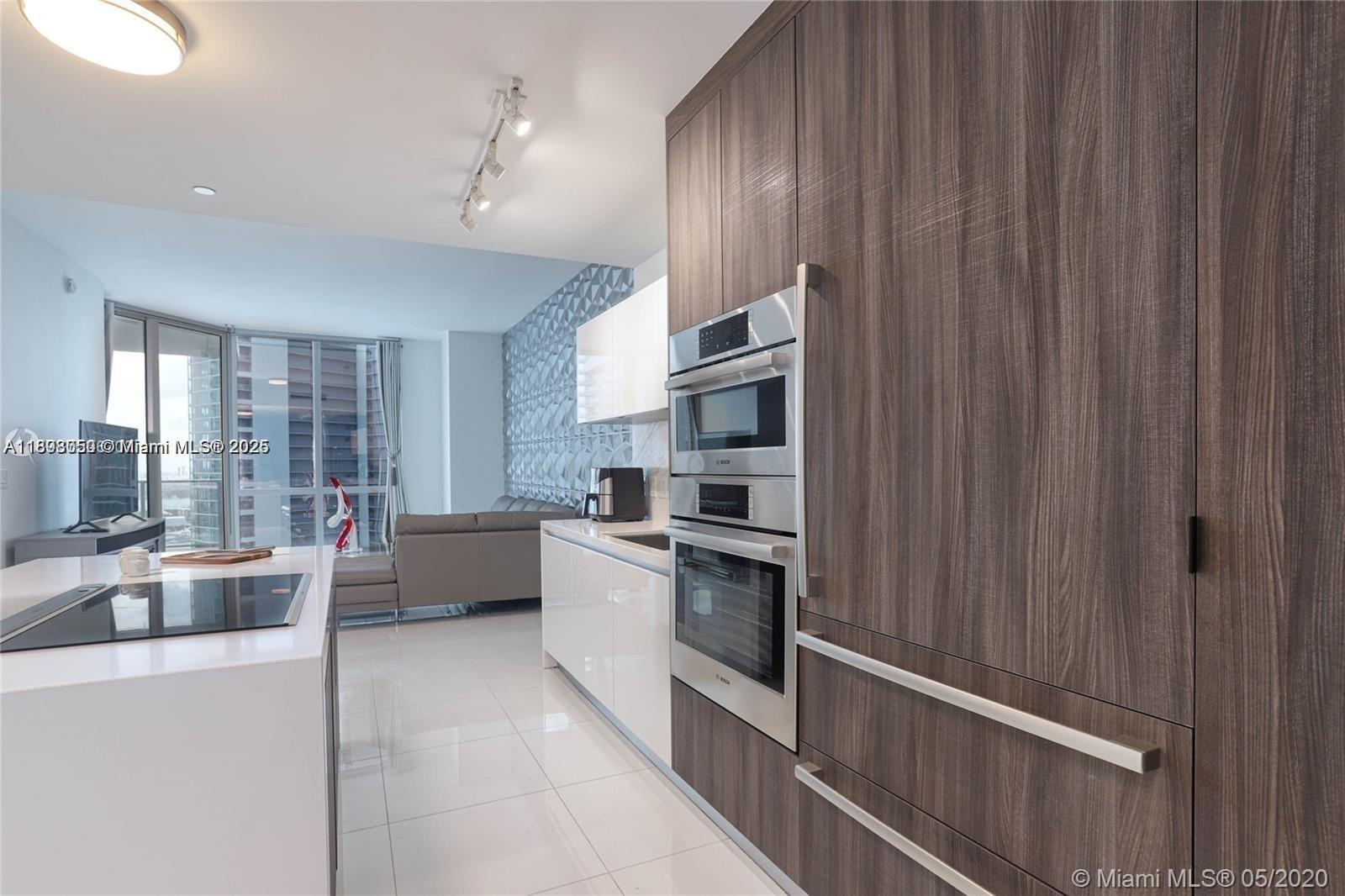 851 NE 1st Ave 3205
