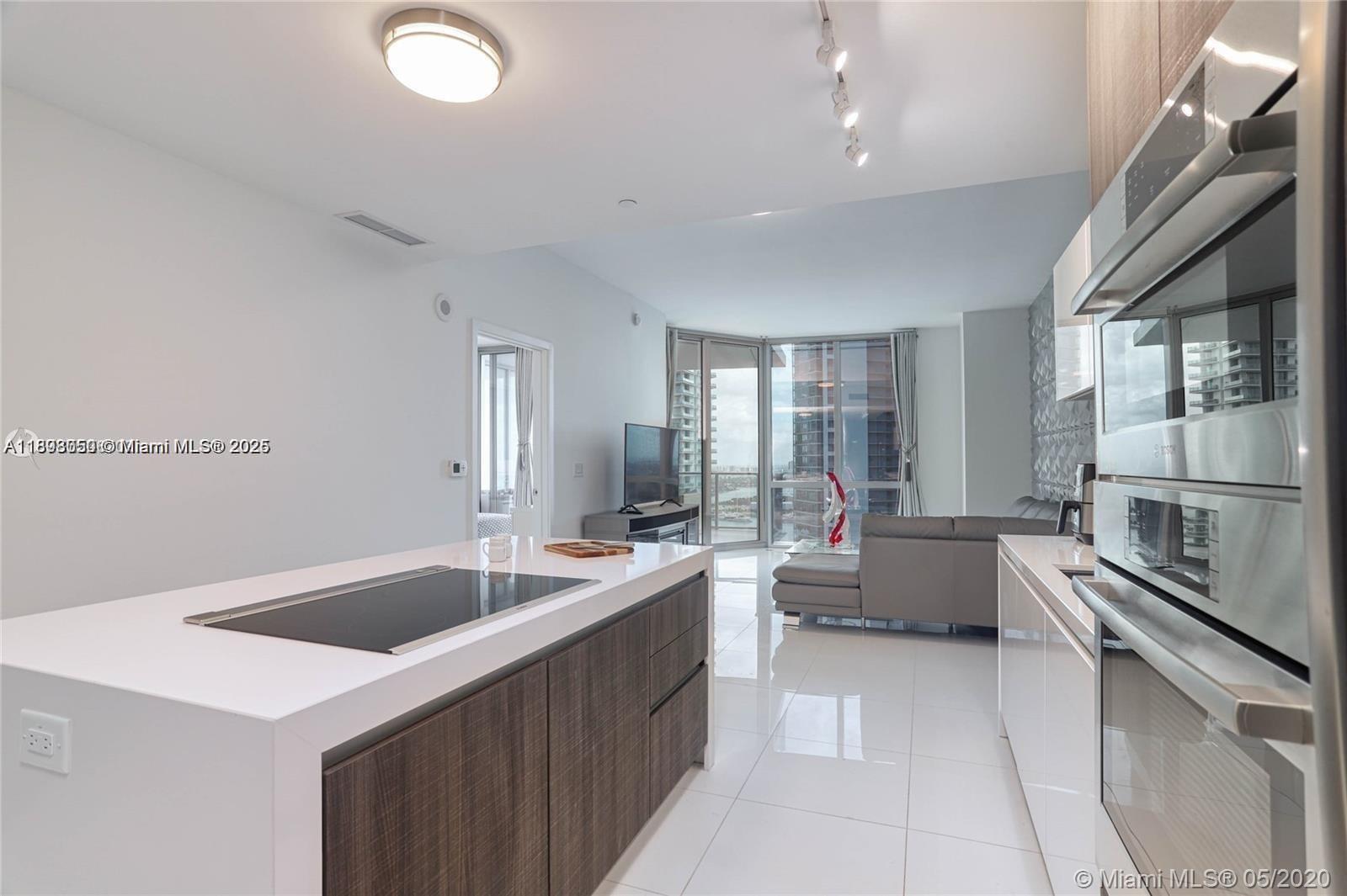 851 NE 1st Ave 3205