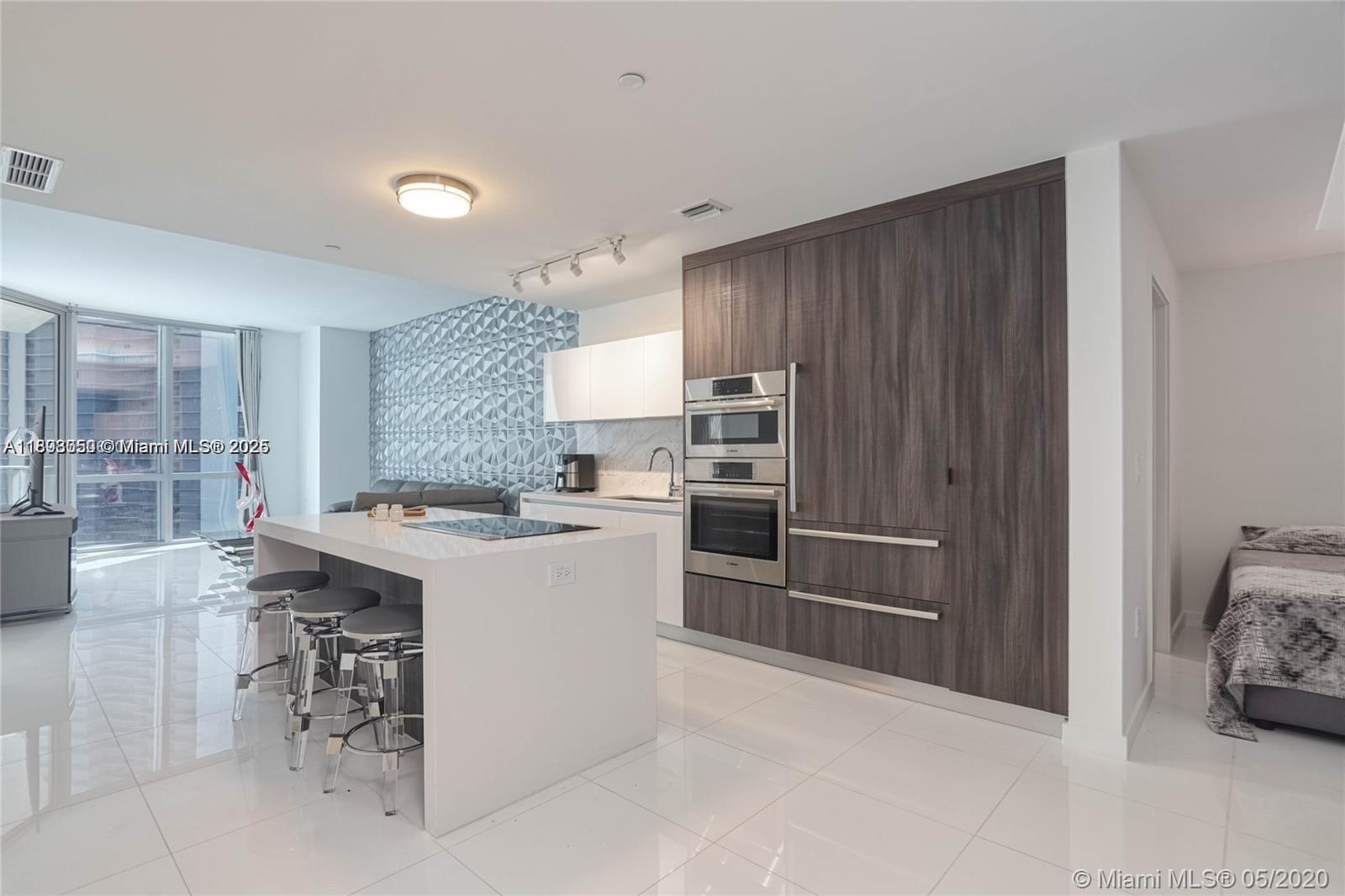 851 NE 1st Ave 3205