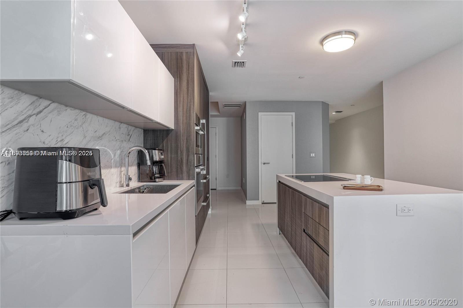 851 NE 1st Ave 3205