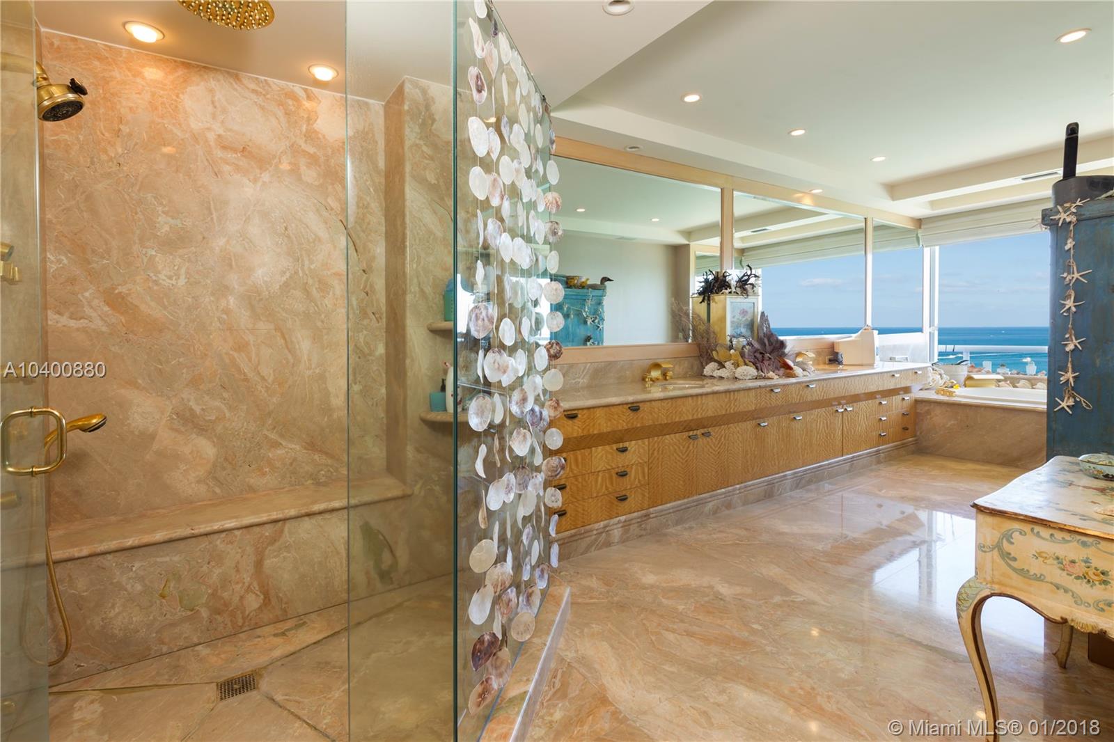 MAJESTIC TOWER - Residential