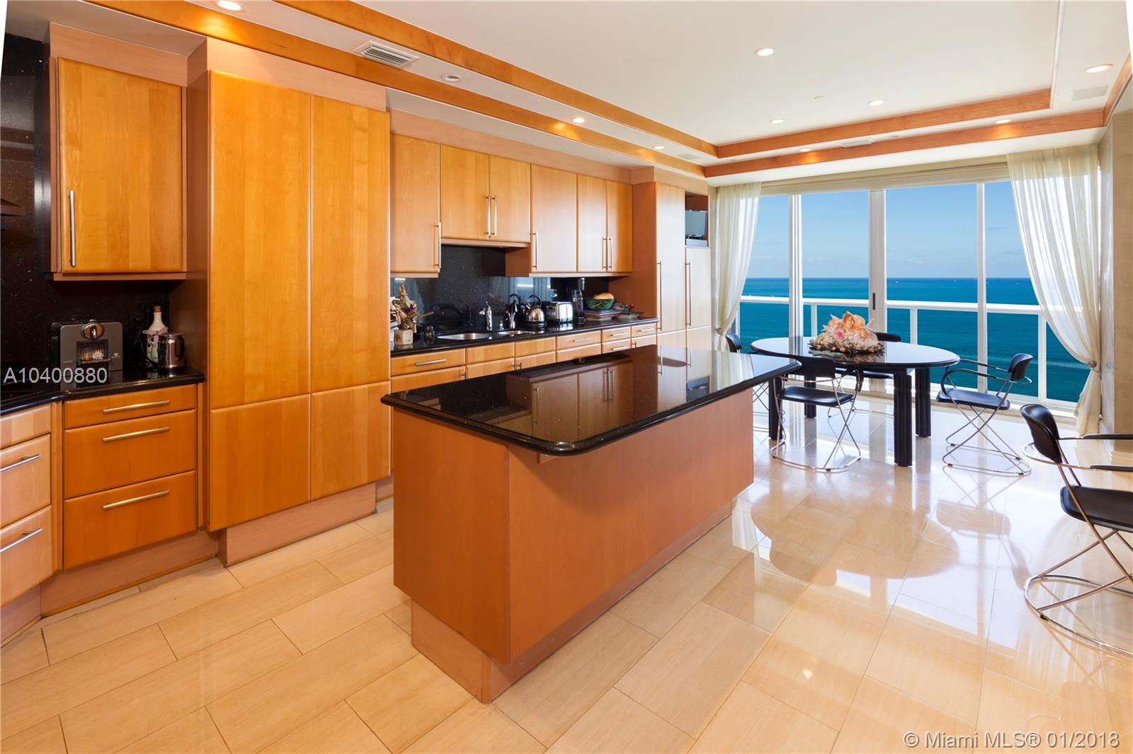 MAJESTIC TOWER - Residential