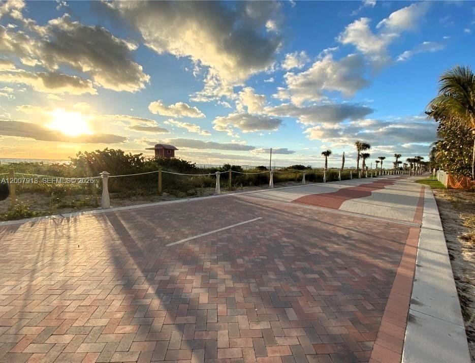 5600 CONDO - Residential