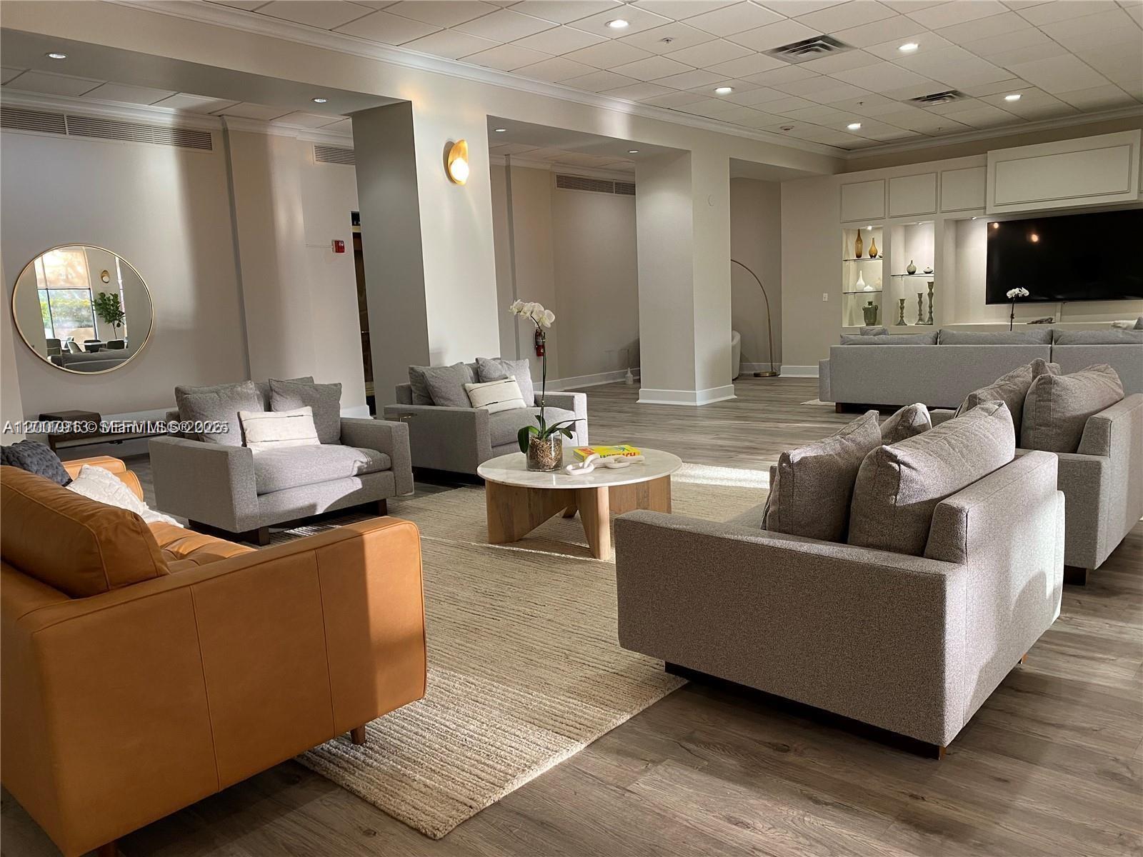 5600 CONDO - Residential