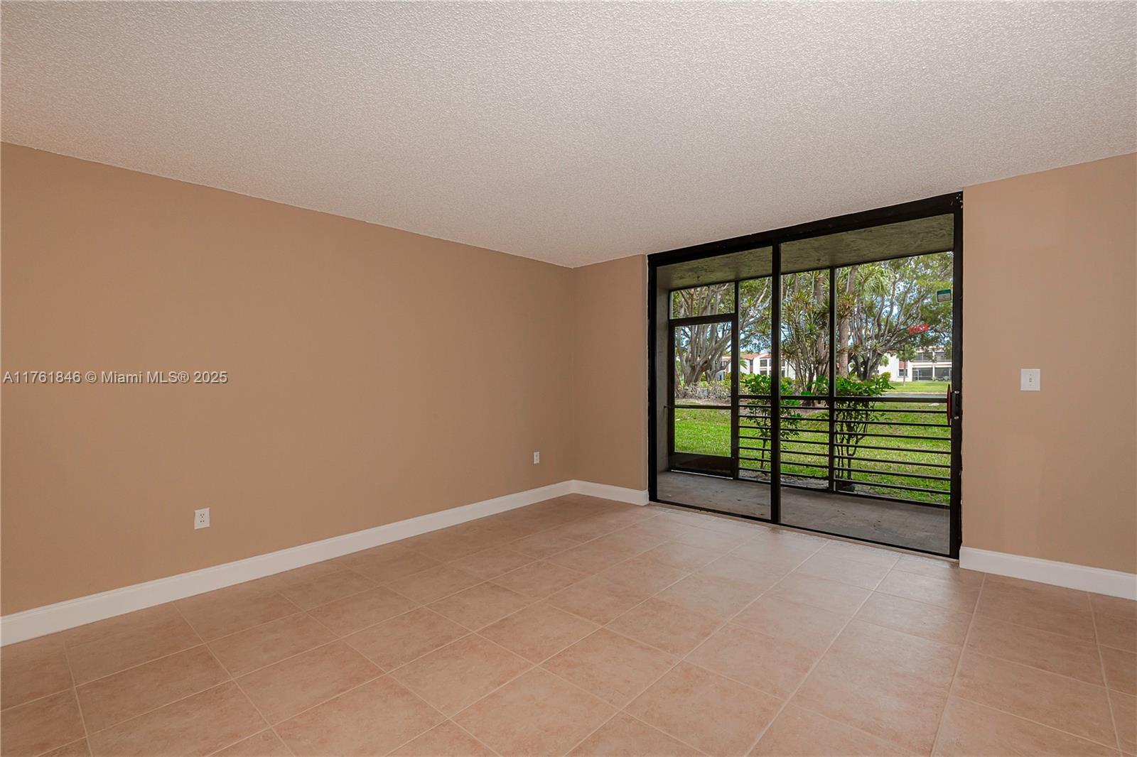 901 Colony Point Cir 102