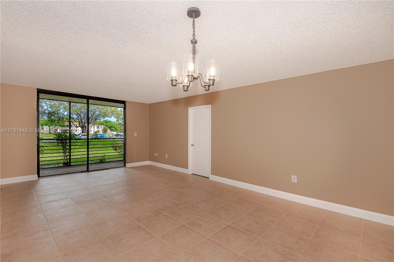 901 Colony Point Cir 102