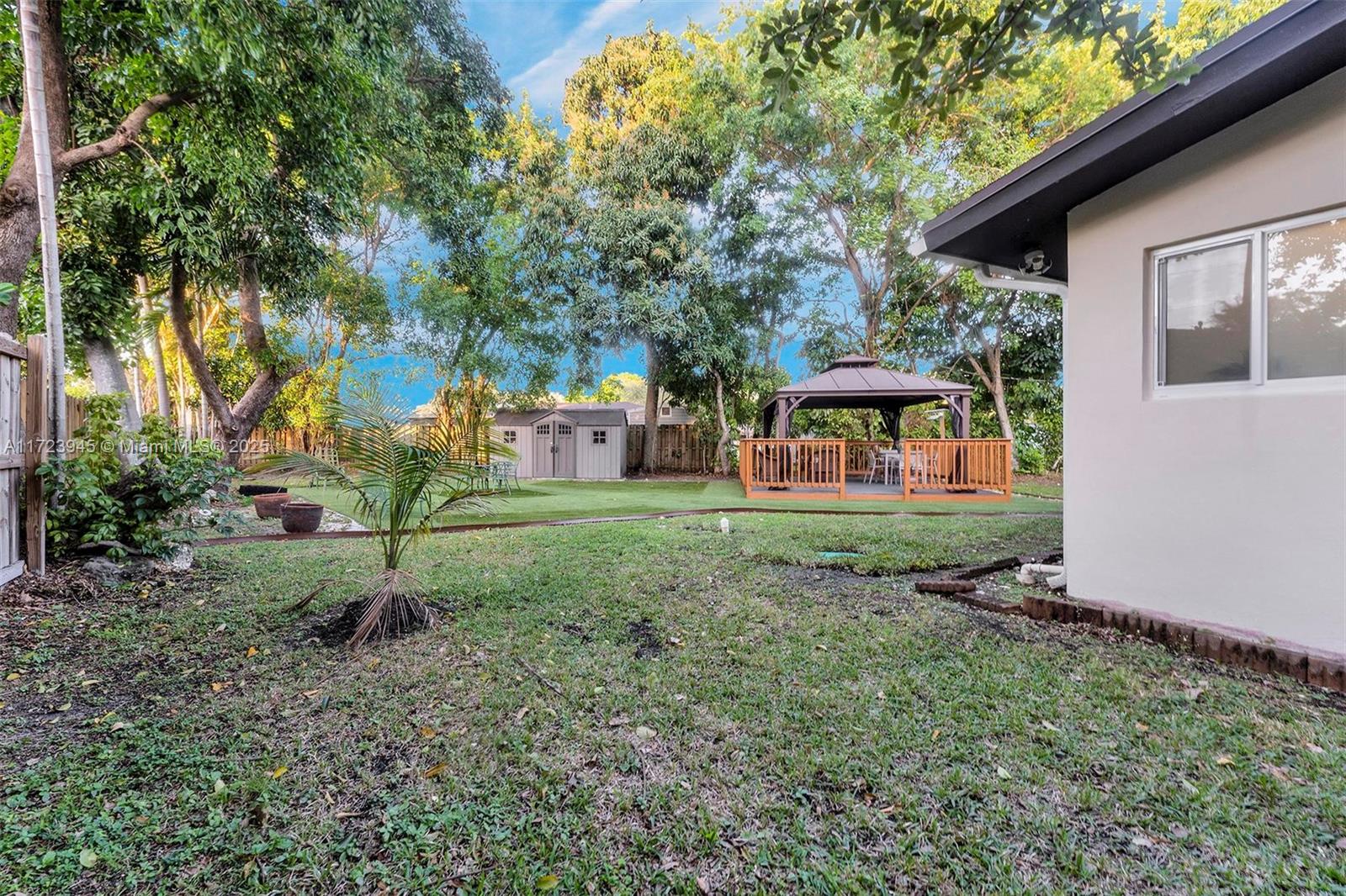 LAWN ACRES - Residential