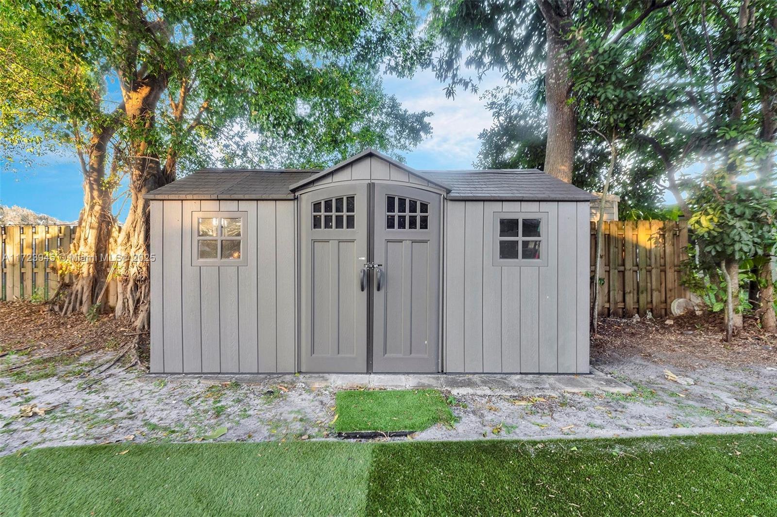 LAWN ACRES - Residential