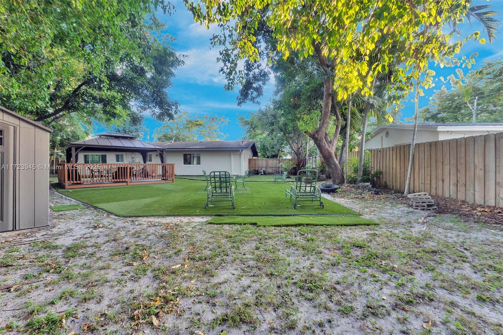 LAWN ACRES - Residential