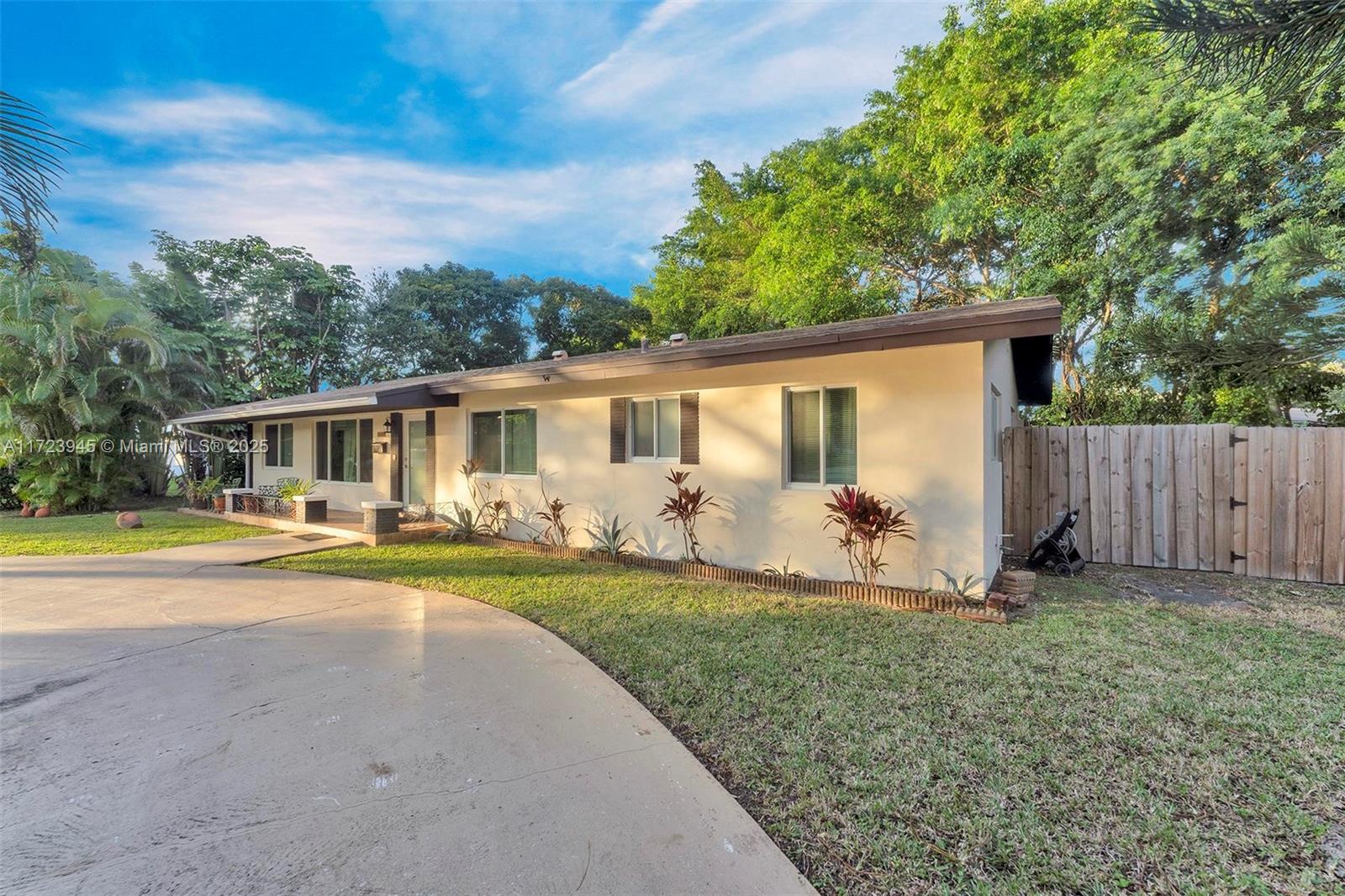 LAWN ACRES - Residential