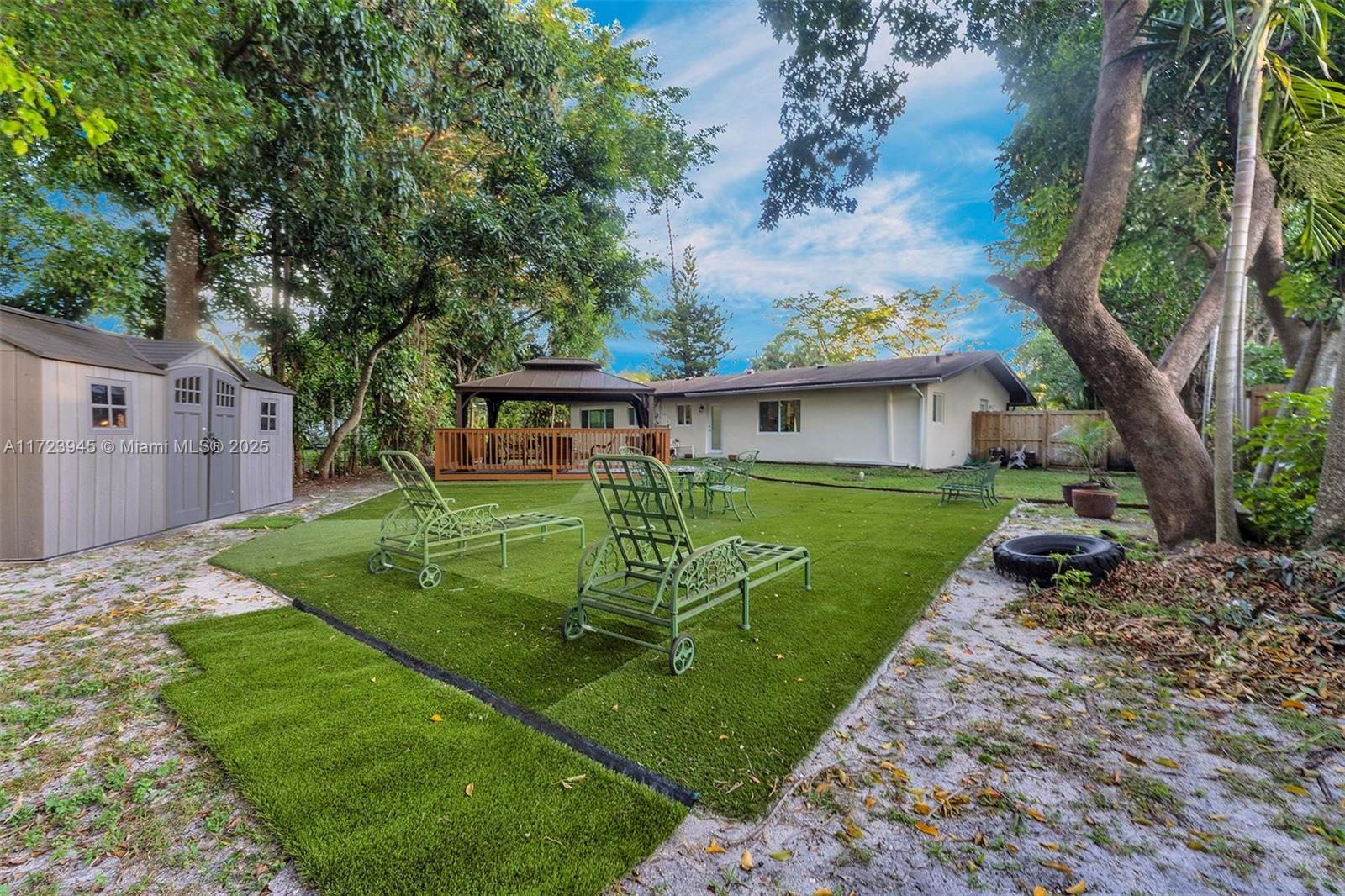 LAWN ACRES - Residential