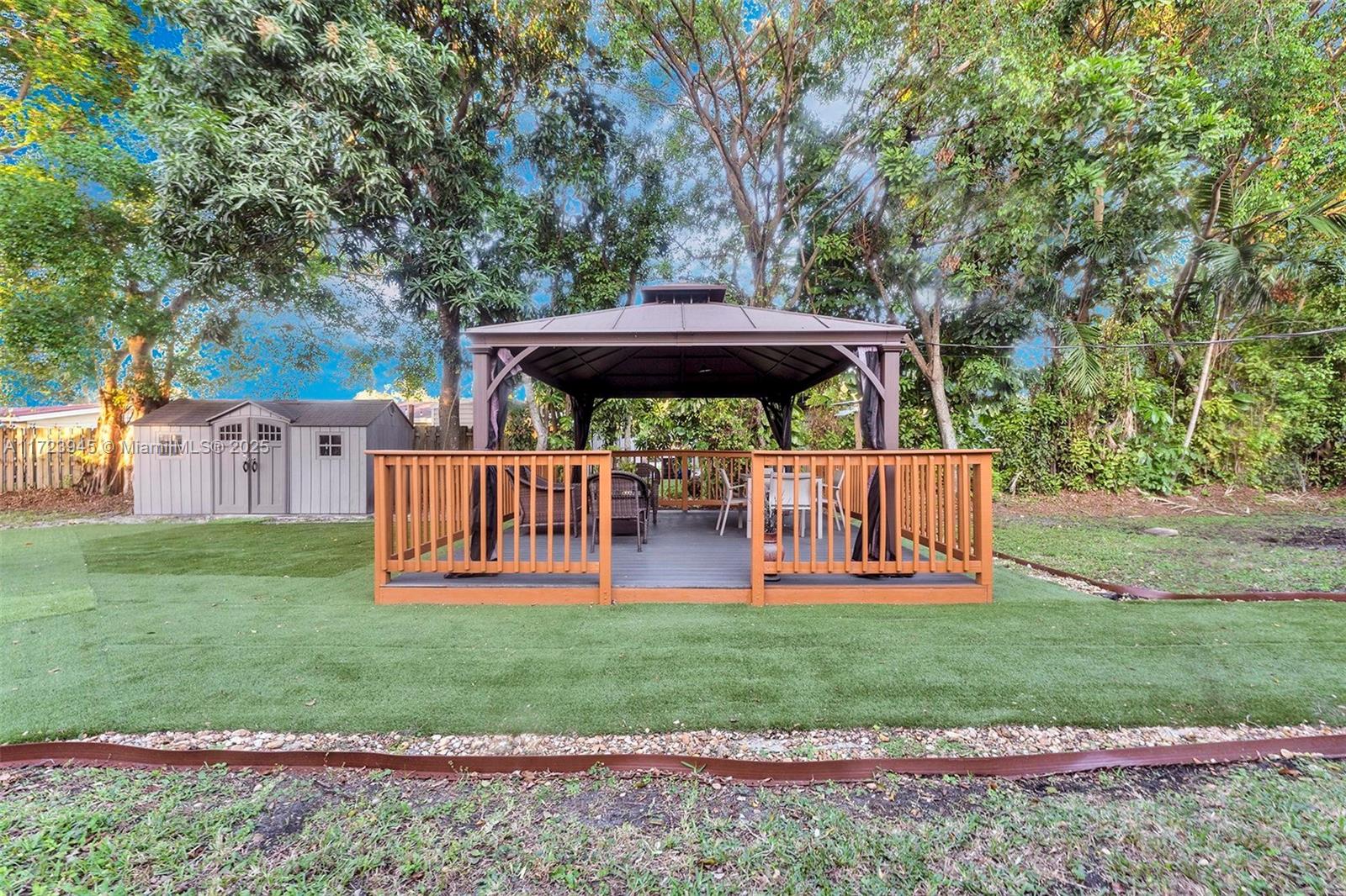 LAWN ACRES - Residential