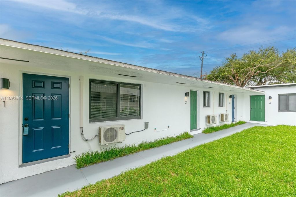 Photo of 6125 SW 40th Ct, Miramar, FL 33023 (MLS # A11992504)