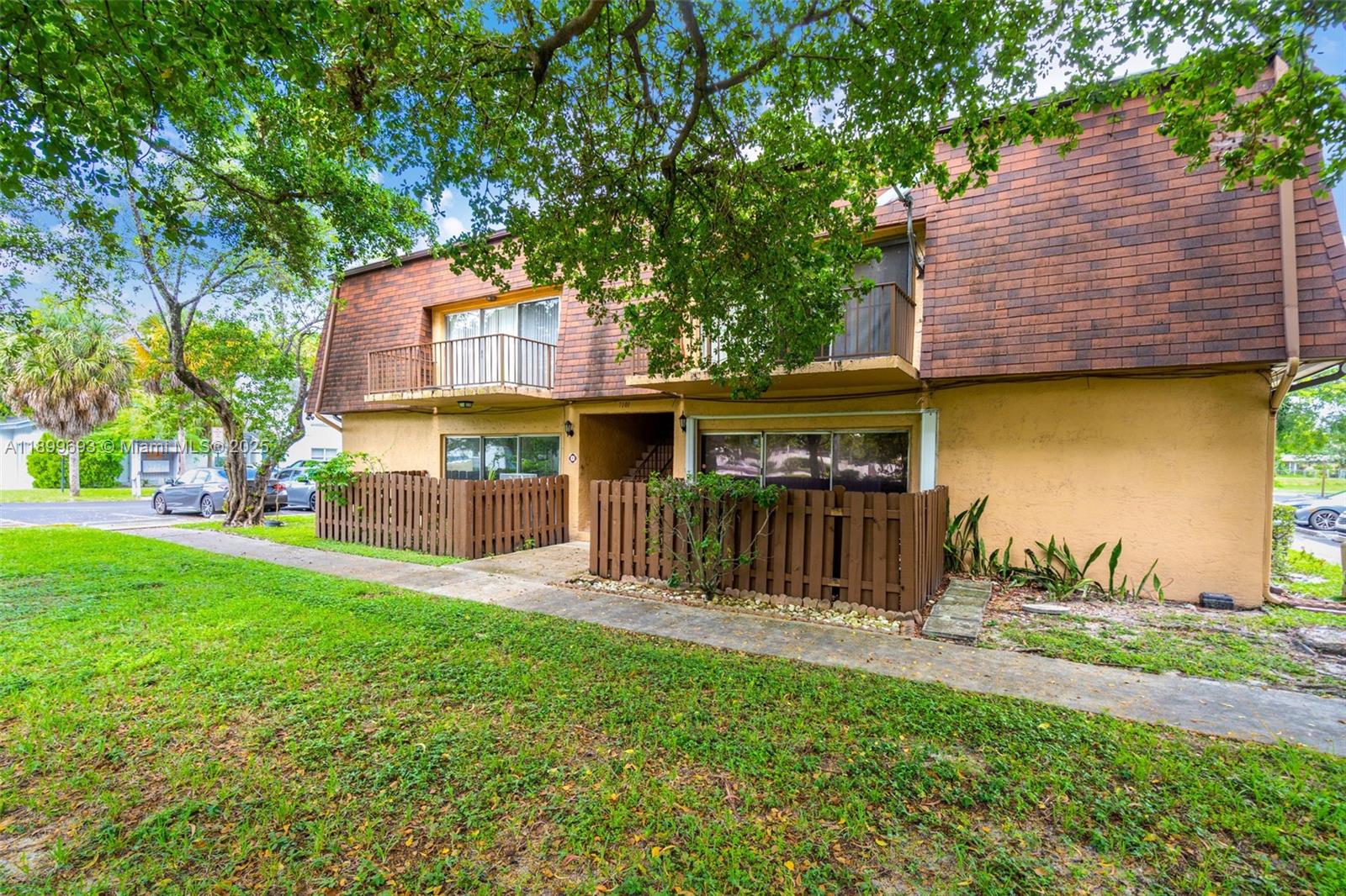 APPLE CREEK - Residential