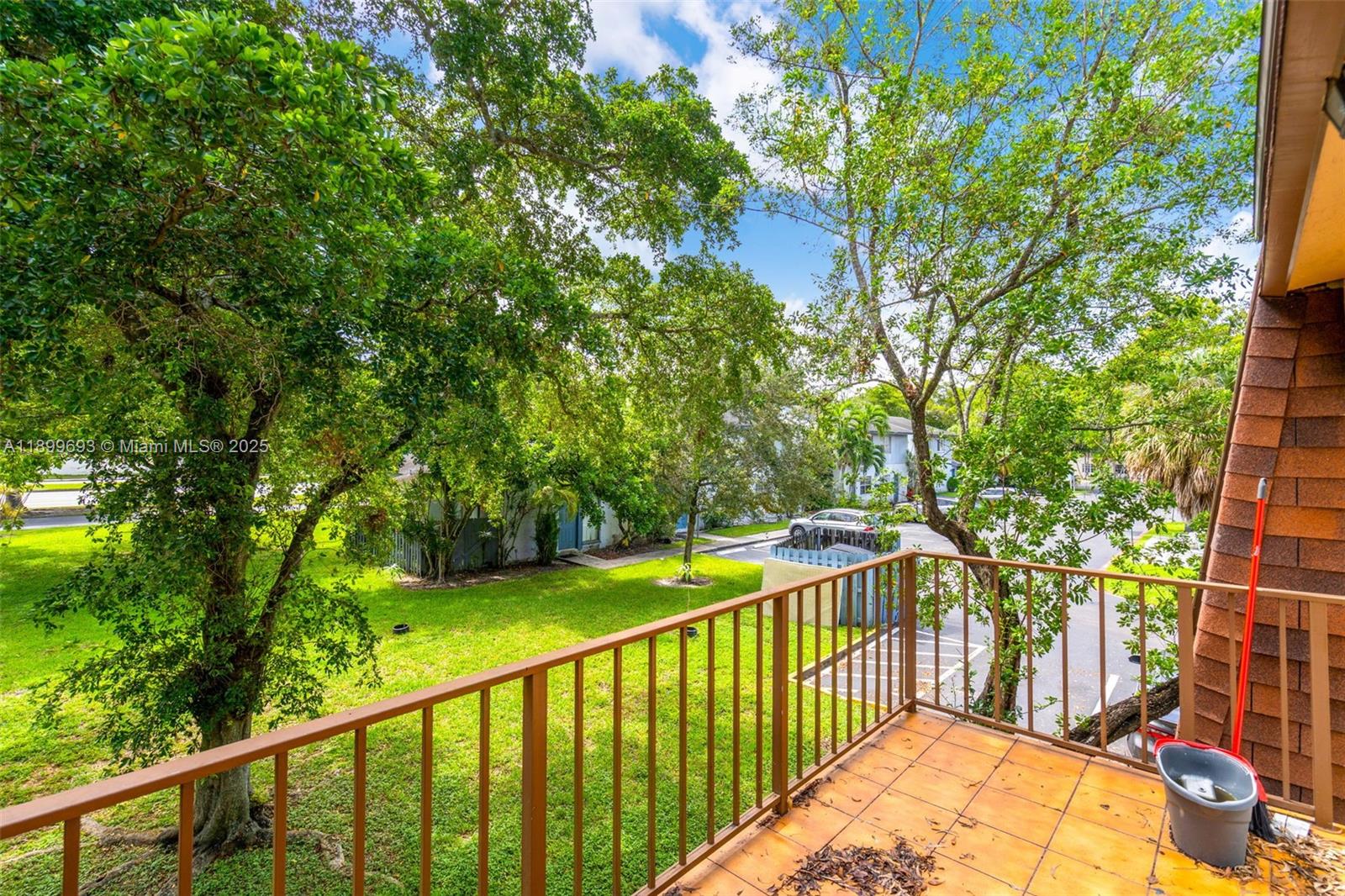 APPLE CREEK - Residential