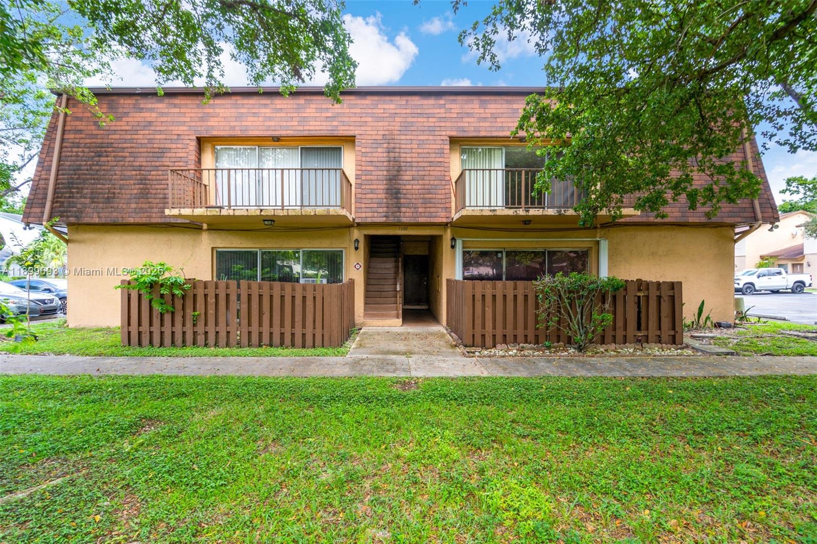 APPLE CREEK - Residential