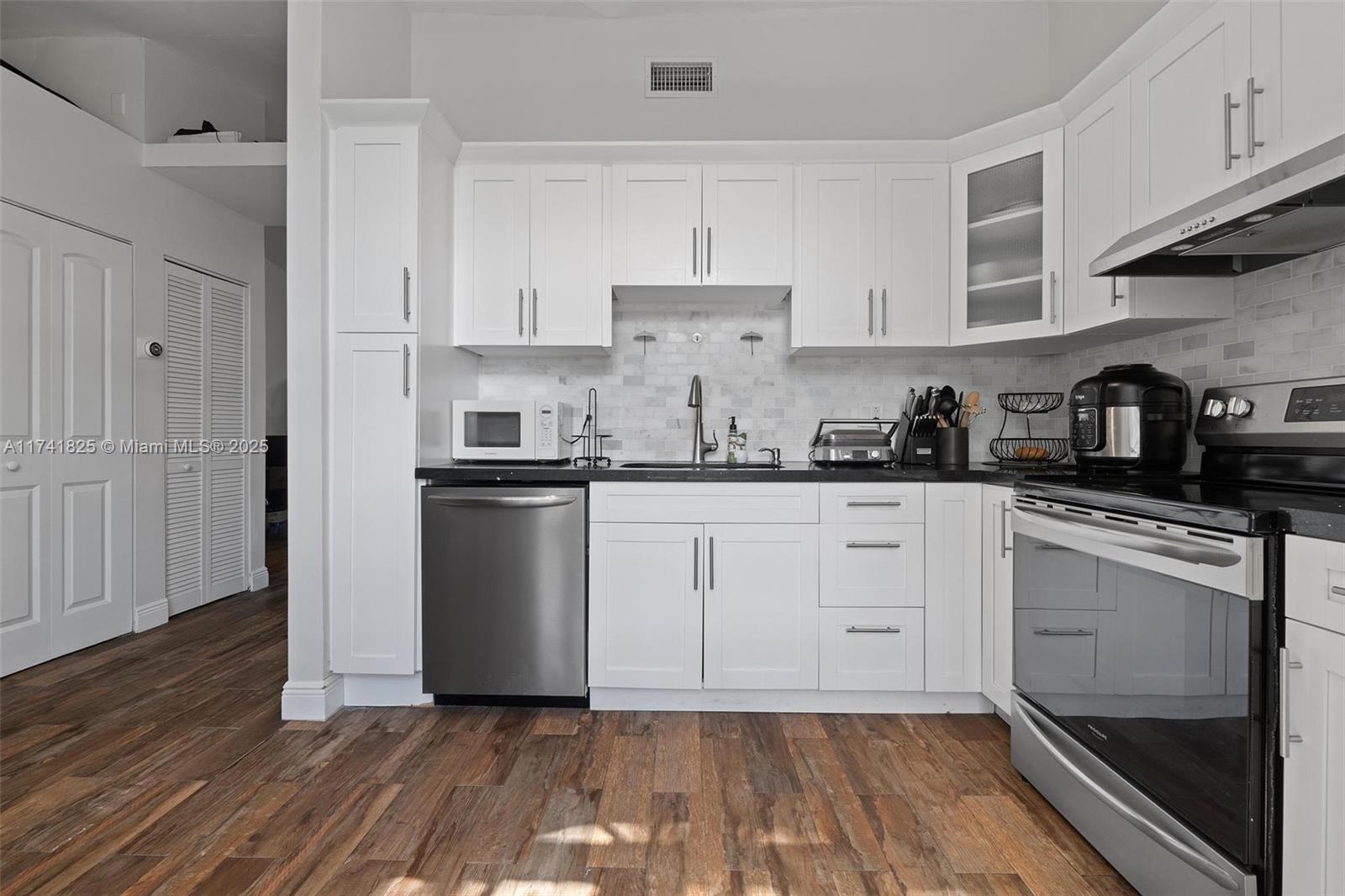 IMAGES AT PEMBROKE POINTE - Residential