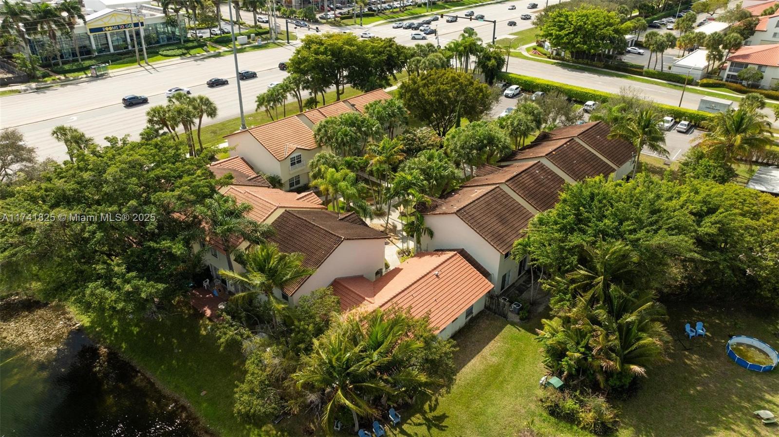 IMAGES AT PEMBROKE POINTE - Residential