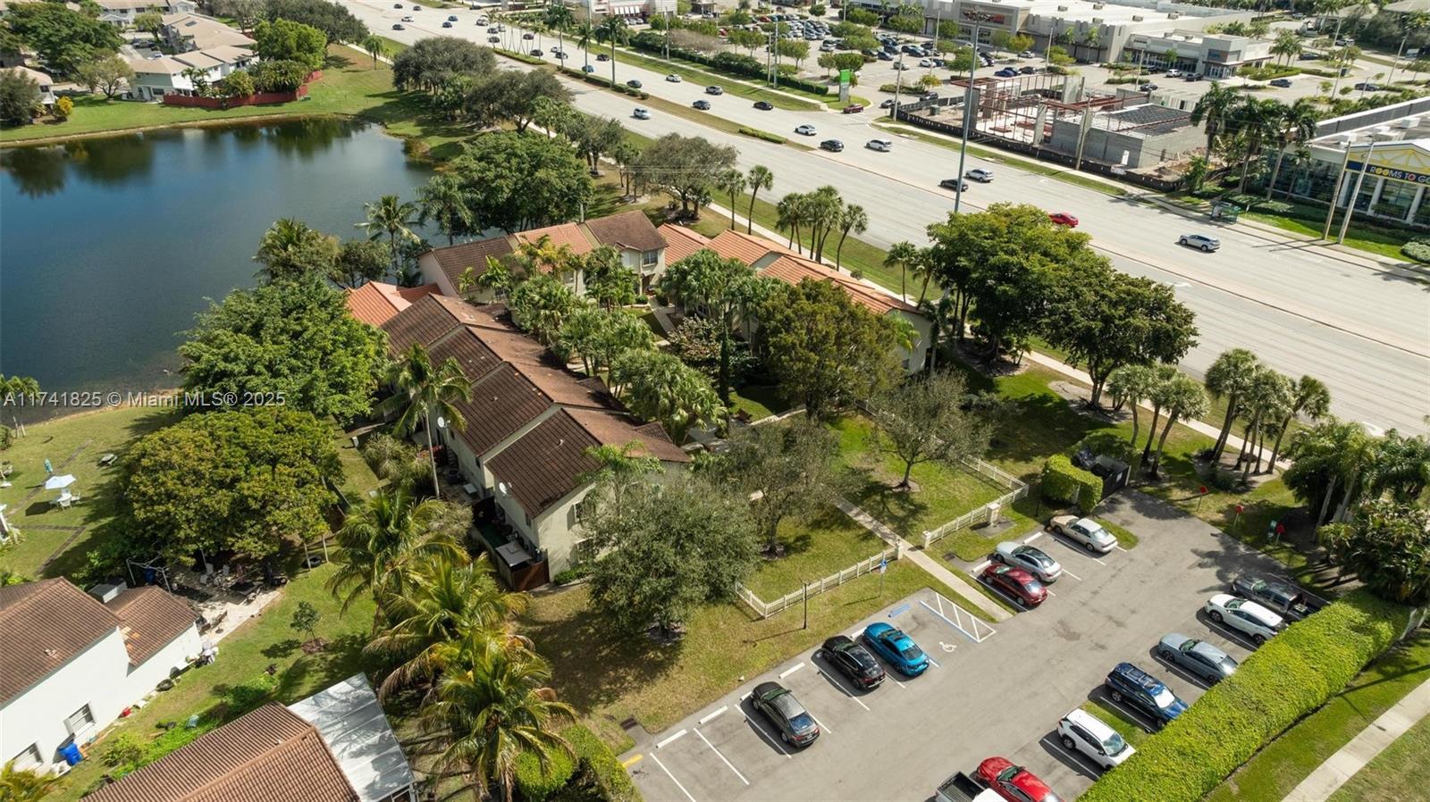 IMAGES AT PEMBROKE POINTE - Residential