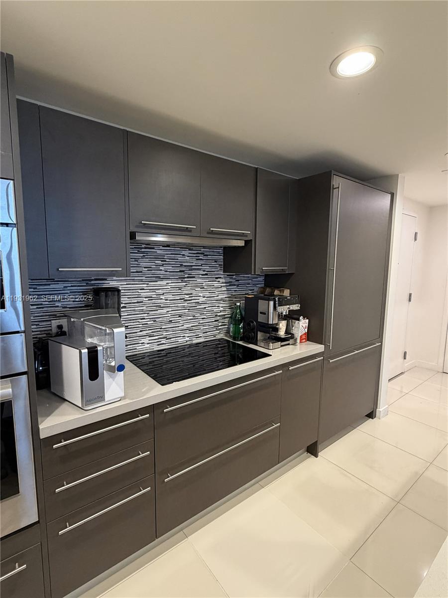 GRAND BAY COMMONS SOUTH - Residential Lease