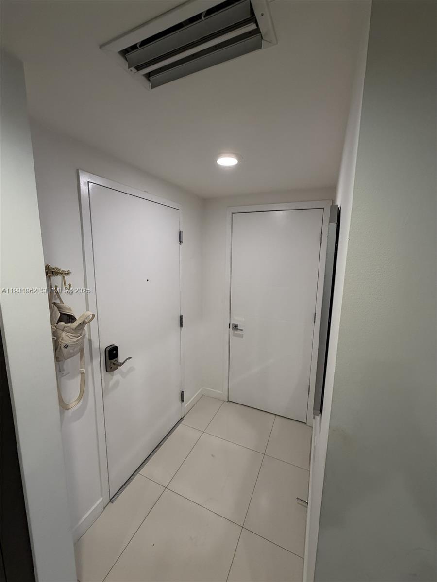 GRAND BAY COMMONS SOUTH - Residential Lease