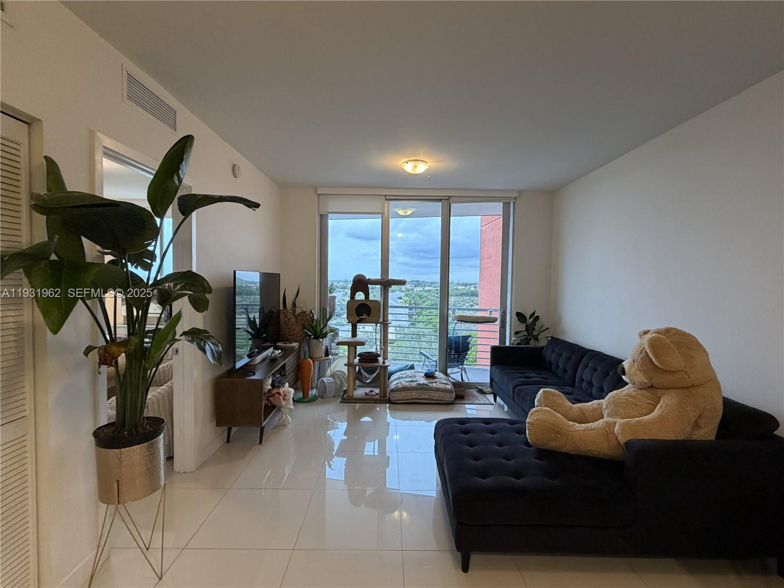 GRAND BAY COMMONS SOUTH - Residential Lease