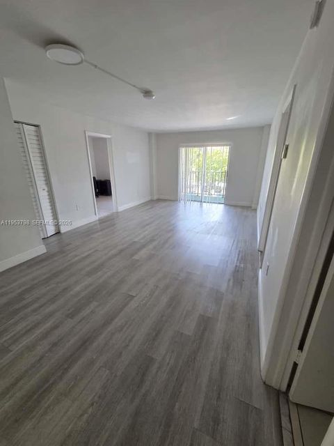 4717 NW 7th St 304-10 Miami FL 33126