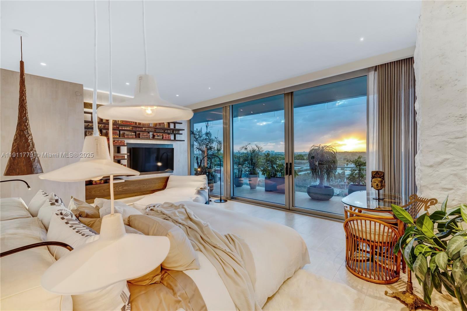 SURF CLUB CONDO - Residential