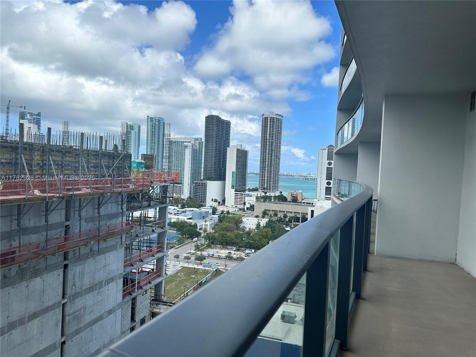 CANVAS CONDO - Residential