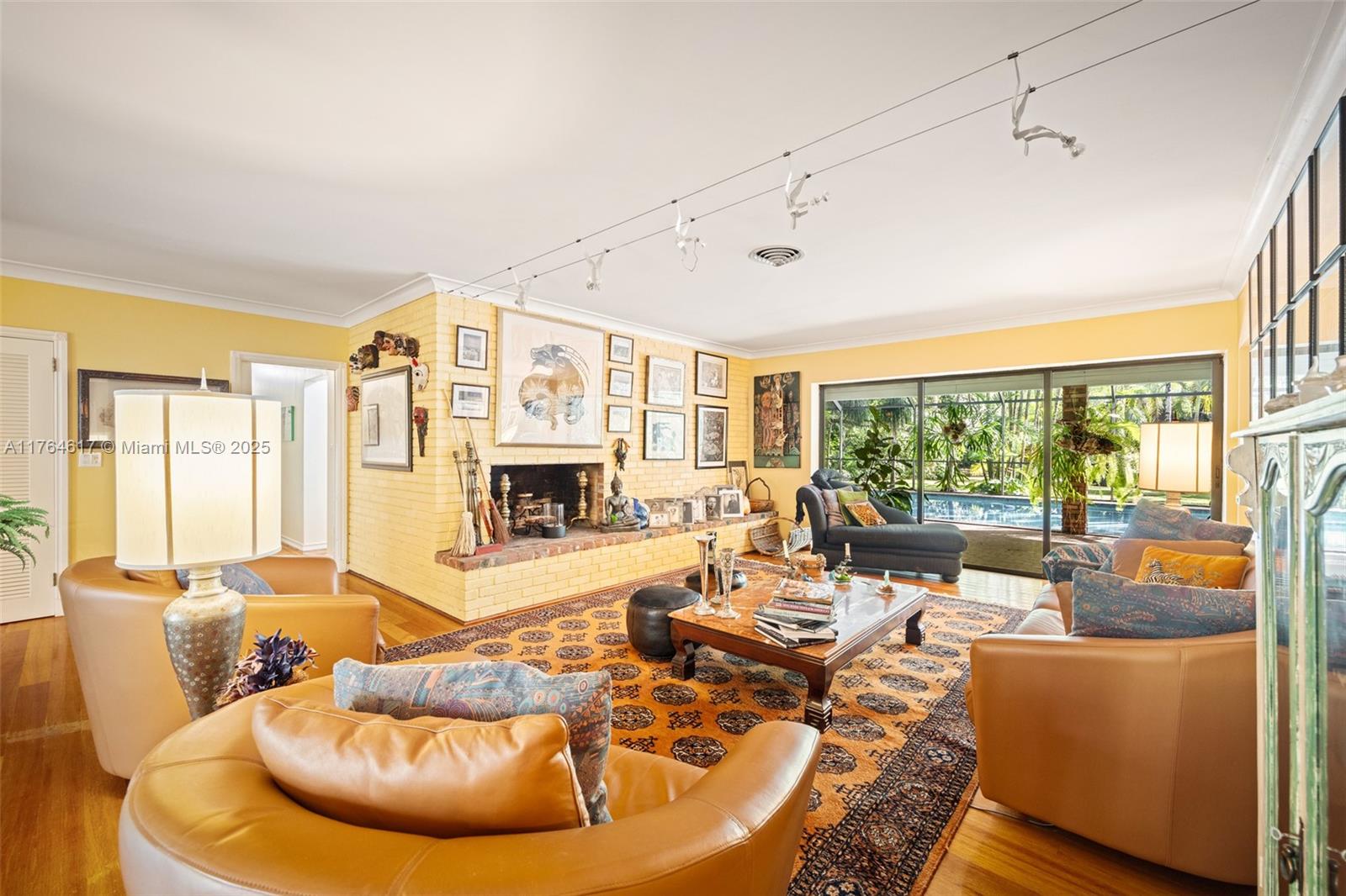 HUTCHINSON SUB - Residential