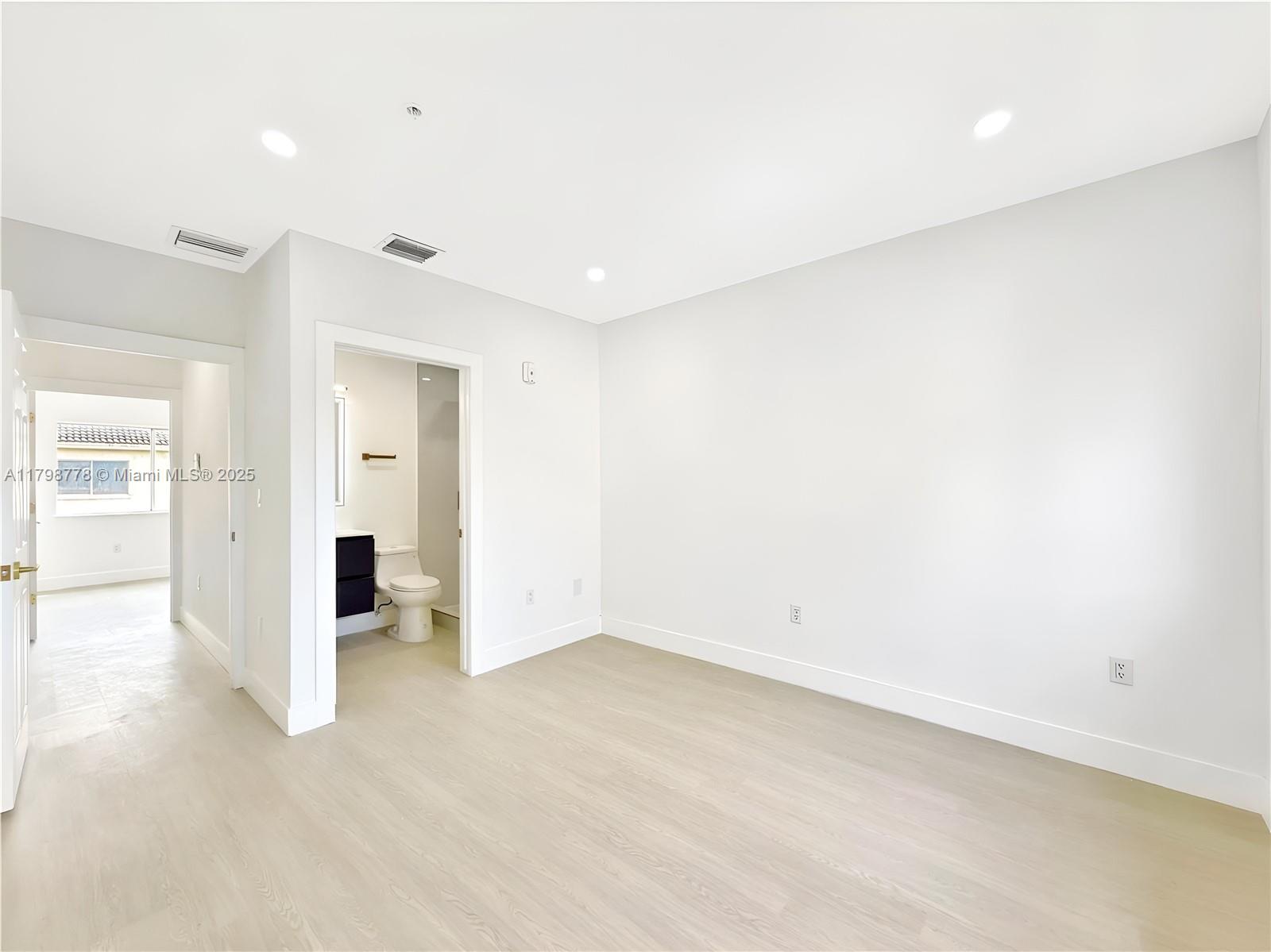 PARK PLACE AT MIDWAY COND - Residential