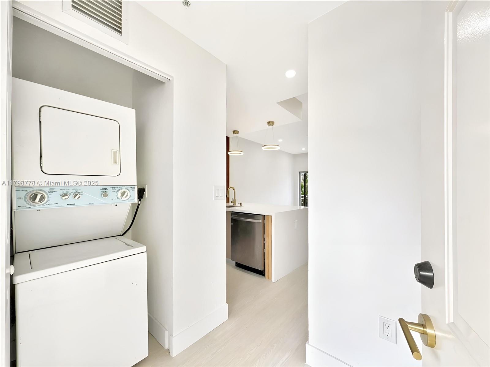 PARK PLACE AT MIDWAY COND - Residential