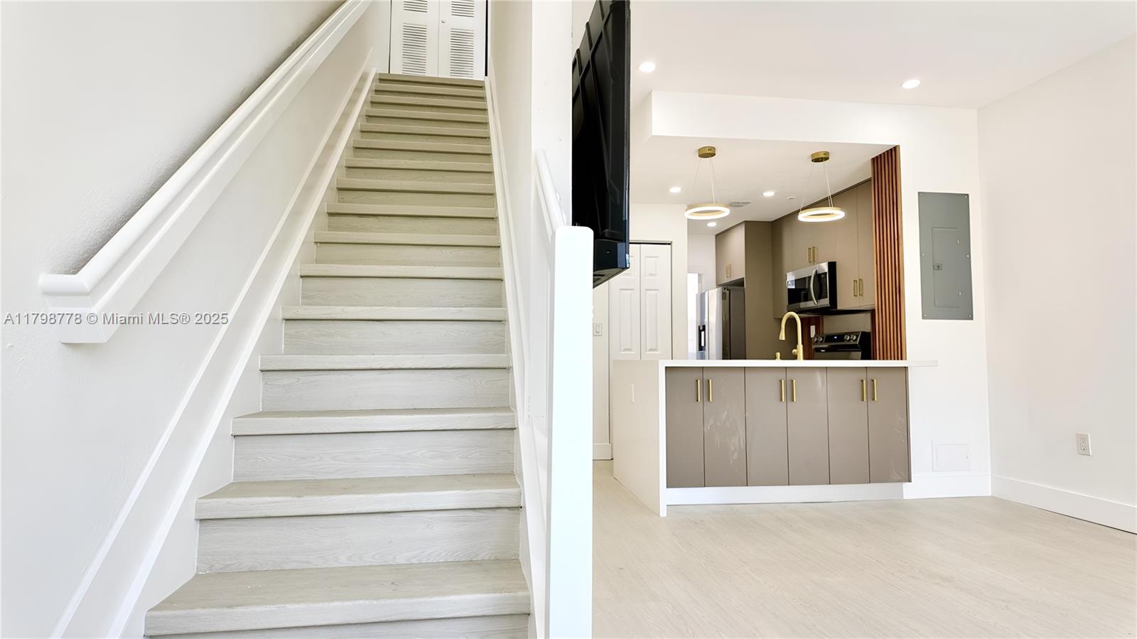 PARK PLACE AT MIDWAY COND - Residential