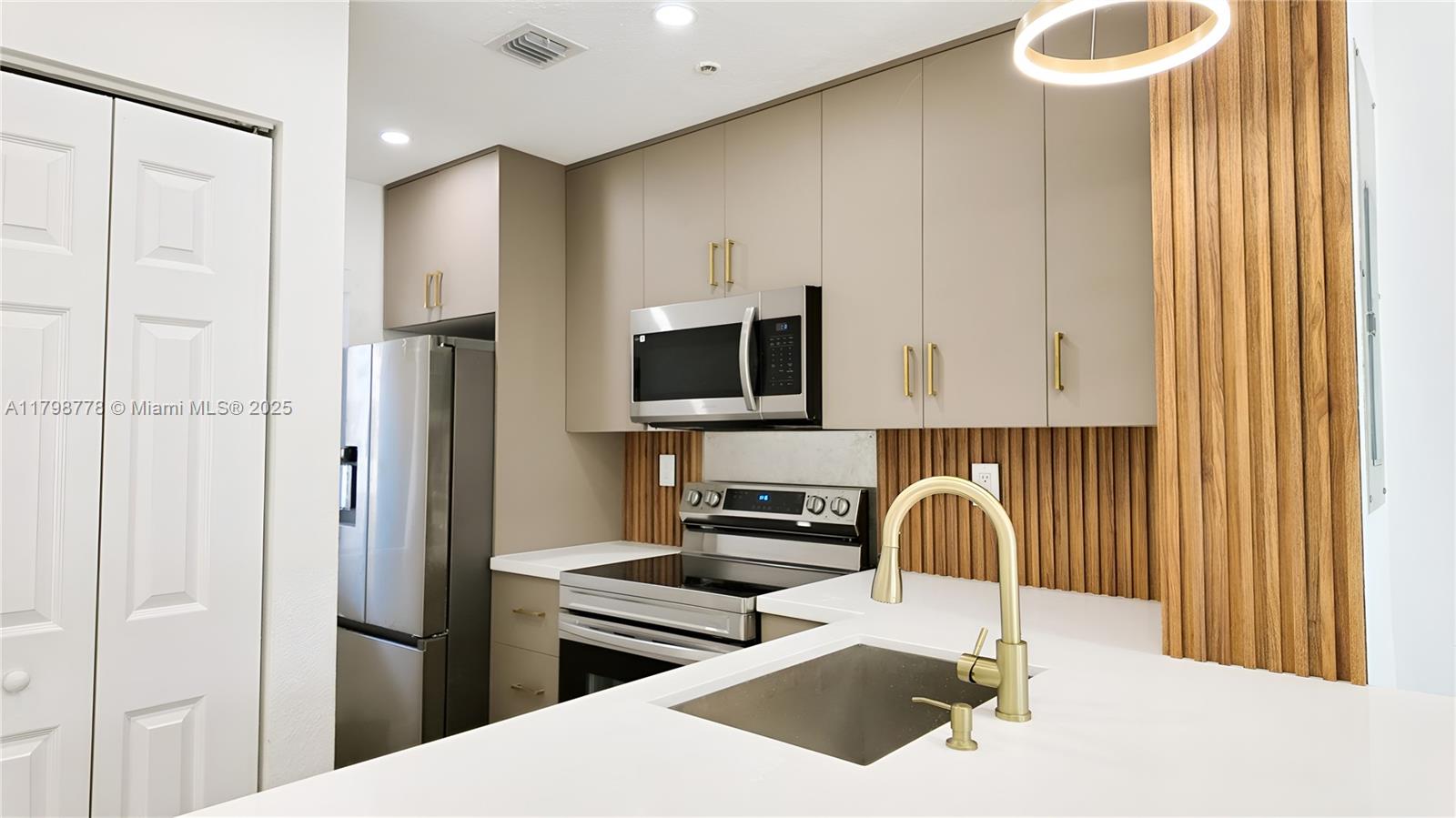 PARK PLACE AT MIDWAY COND - Residential