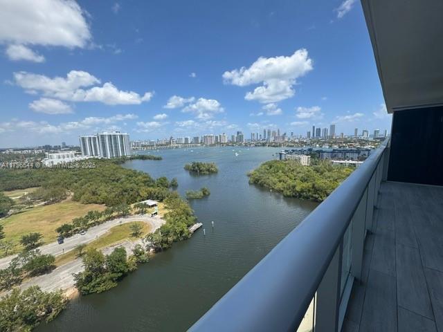 THE HARBOUR NORTH CONDO - Residential