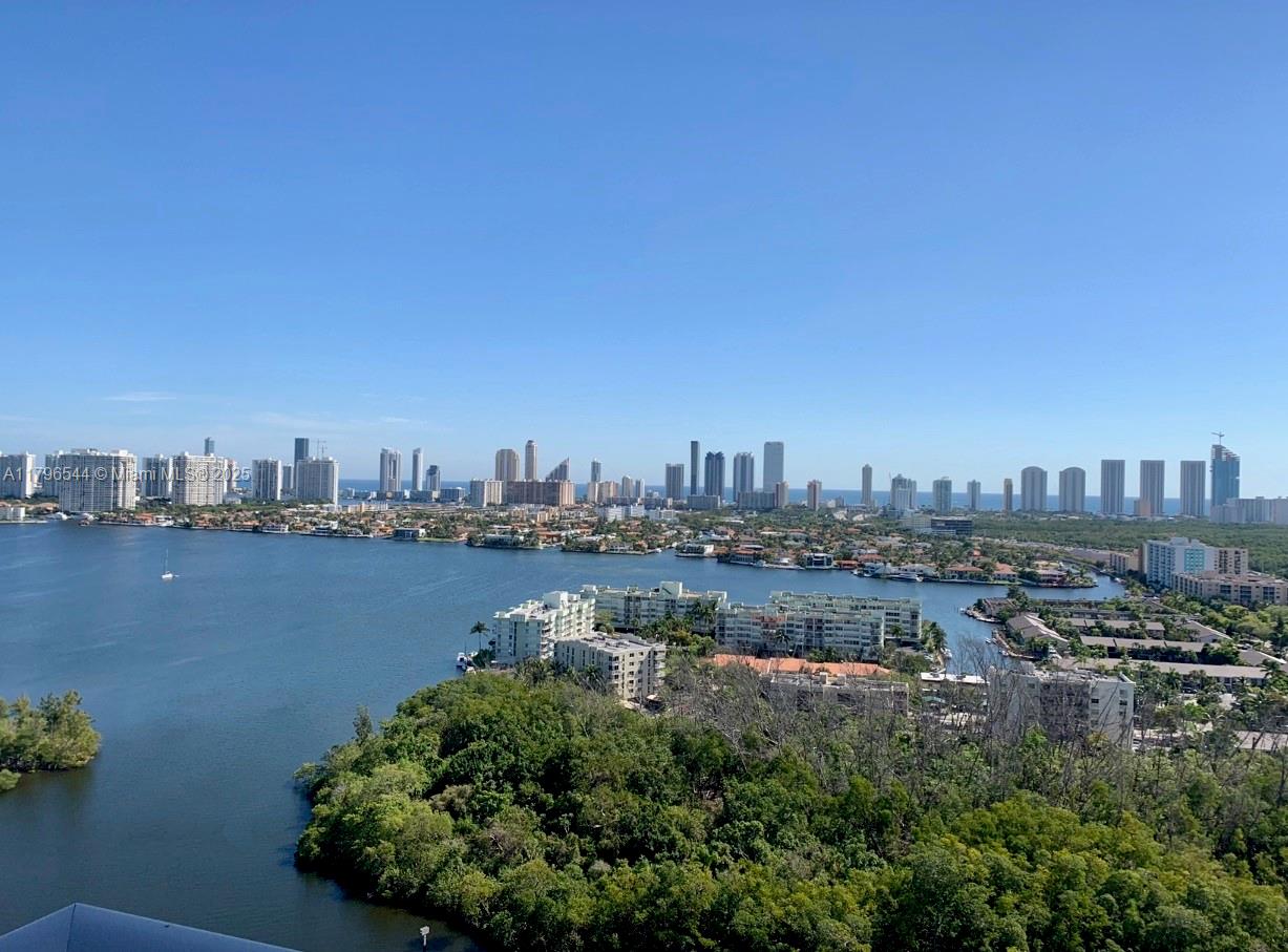 THE HARBOUR NORTH CONDO - Residential