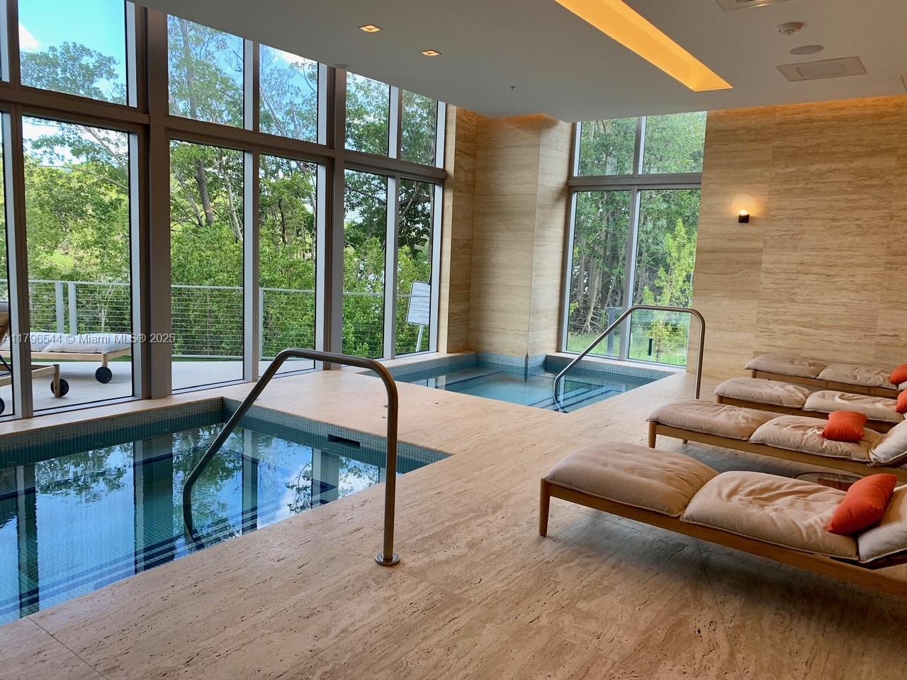 THE HARBOUR NORTH CONDO - Residential