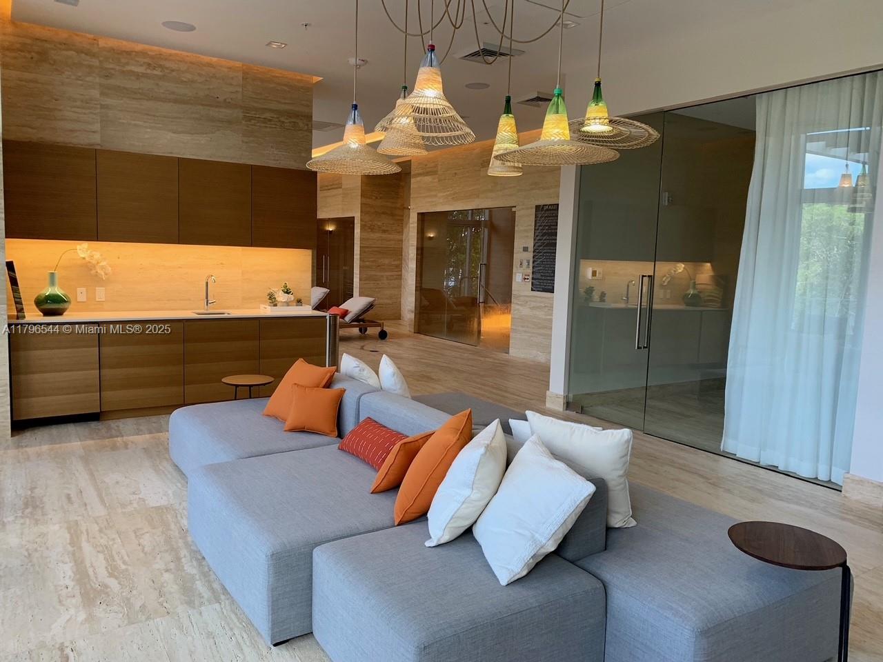 THE HARBOUR NORTH CONDO - Residential