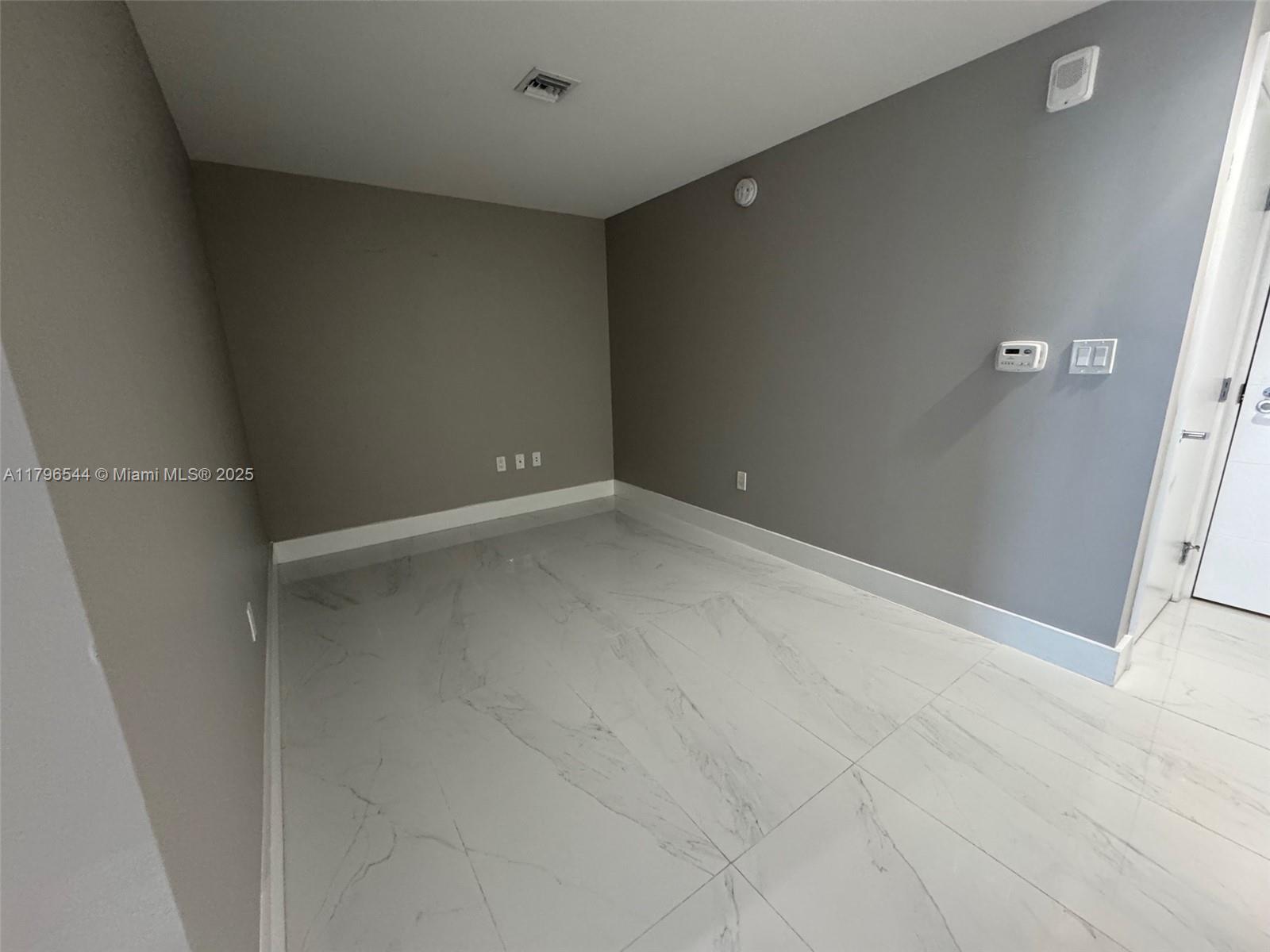 THE HARBOUR NORTH CONDO - Residential