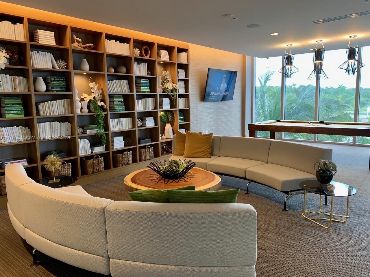 THE HARBOUR NORTH CONDO - Residential