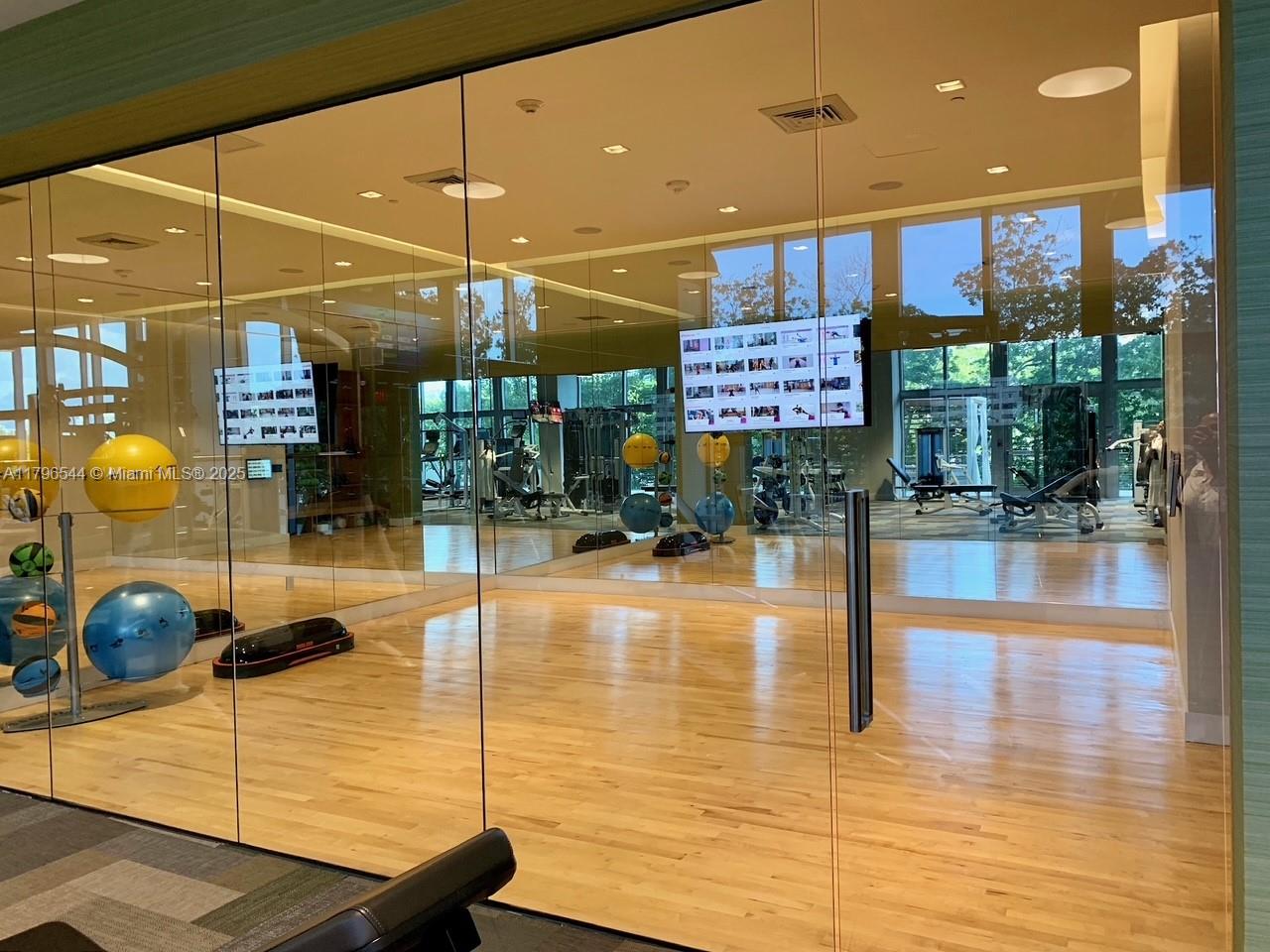 THE HARBOUR NORTH CONDO - Residential