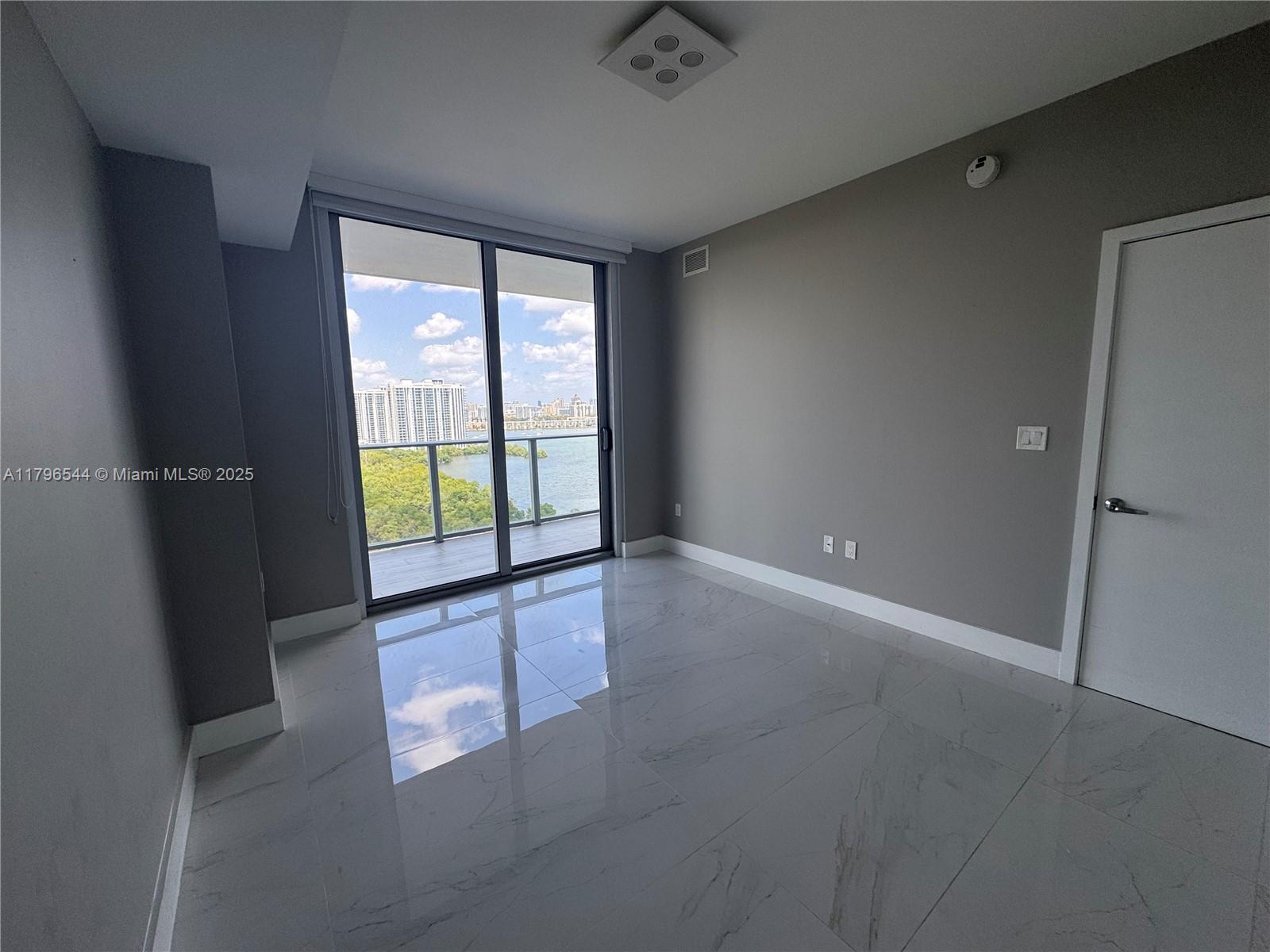 THE HARBOUR NORTH CONDO - Residential